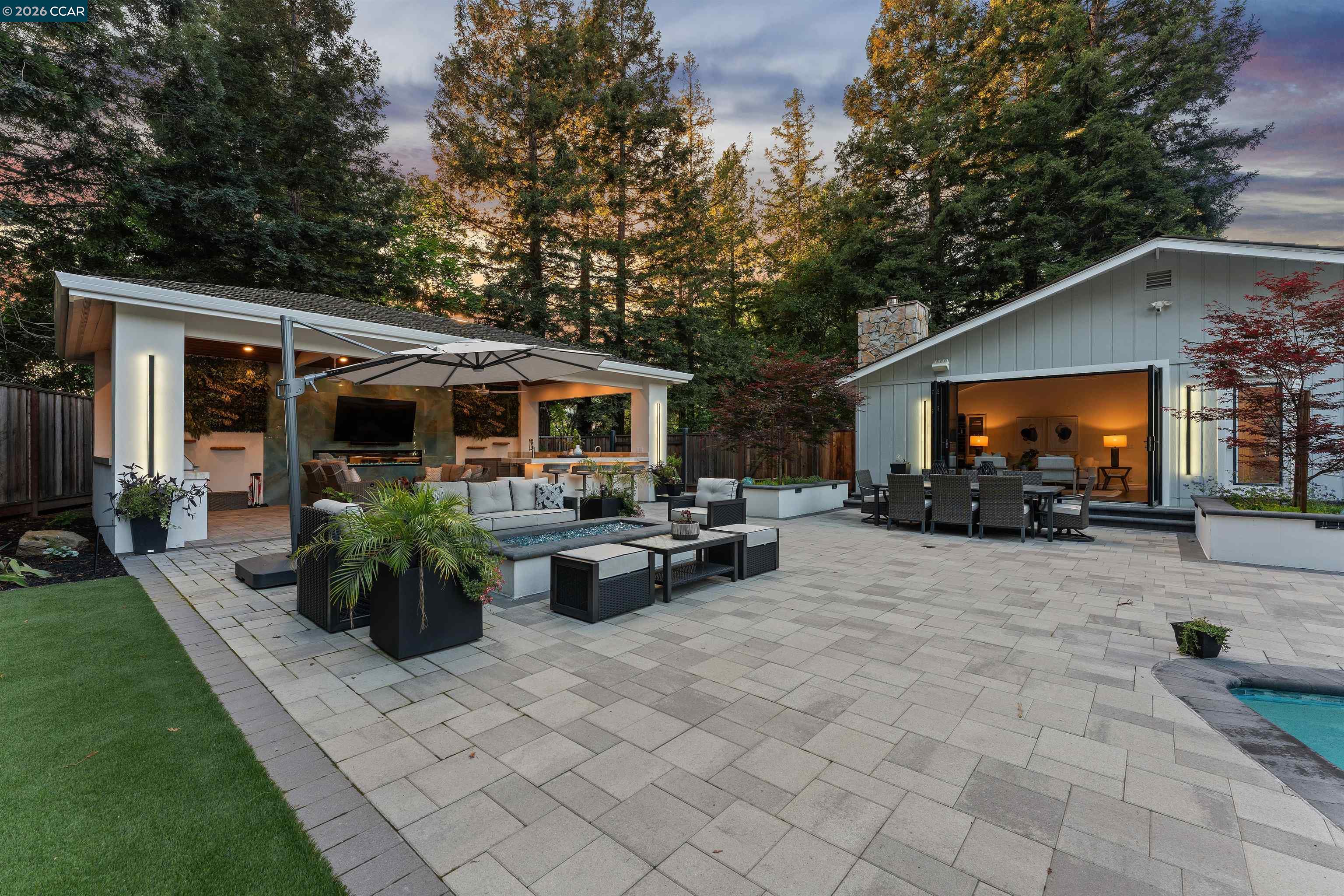 2348 Holly Oak Dr