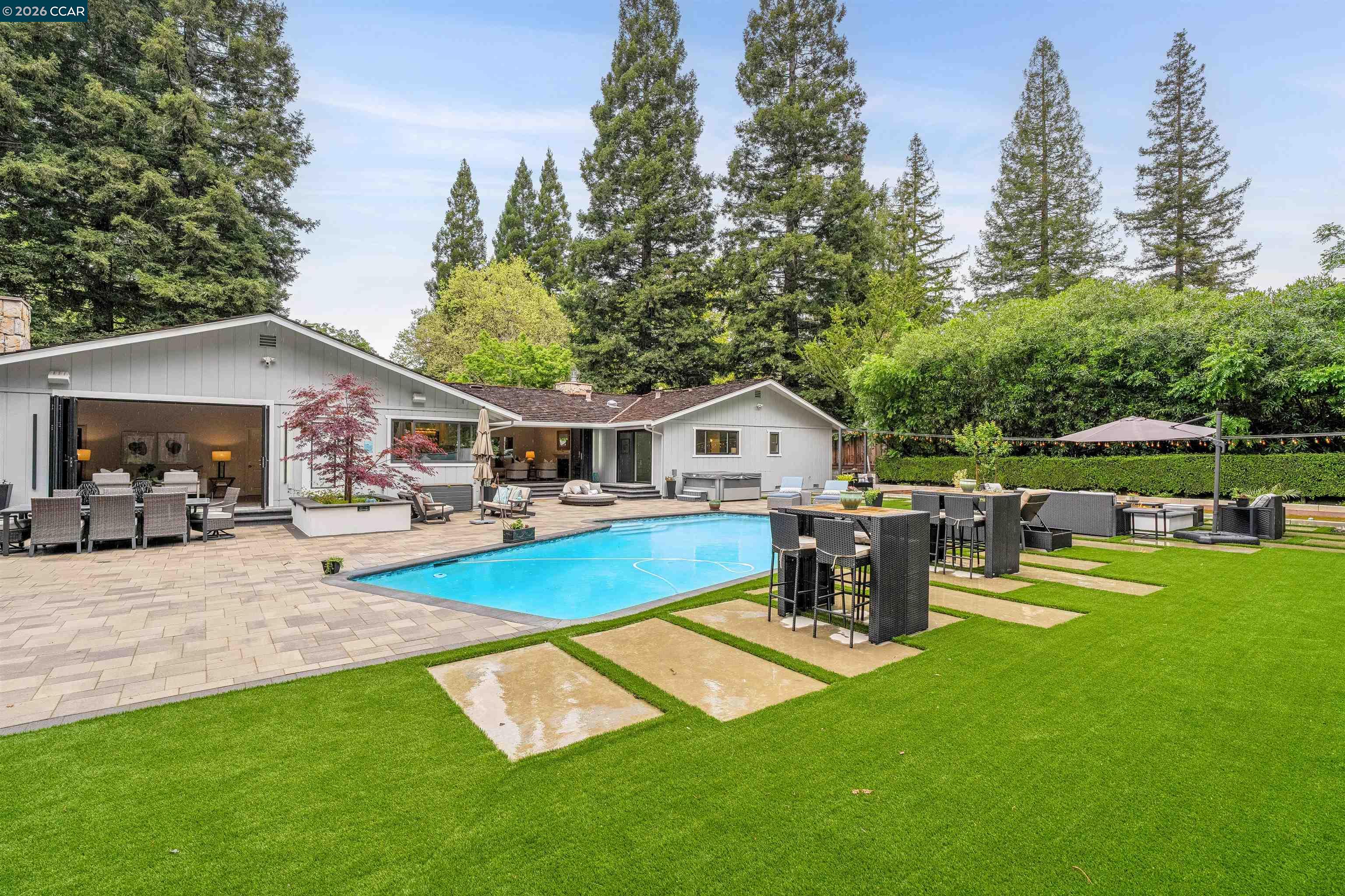 2348 Holly Oak Dr