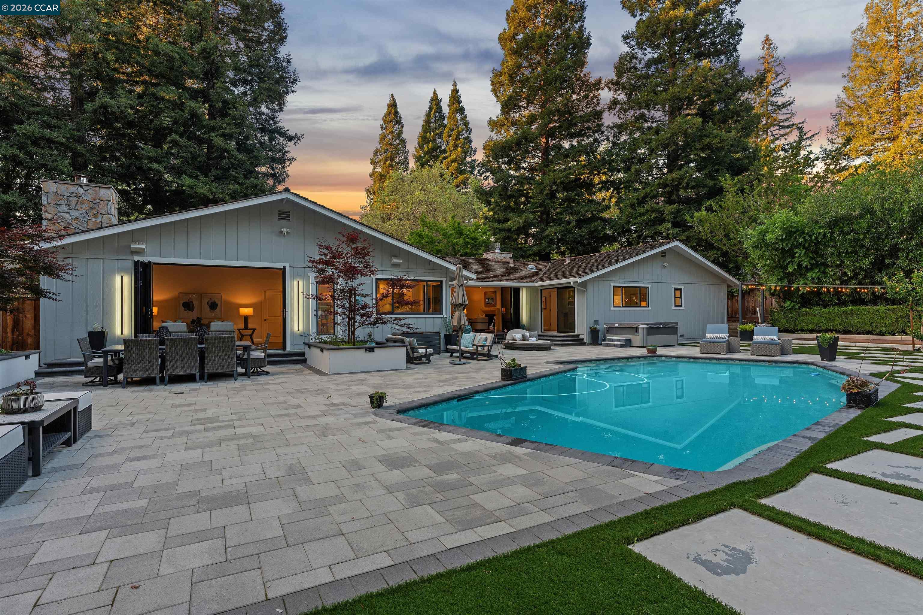 2348 Holly Oak Dr