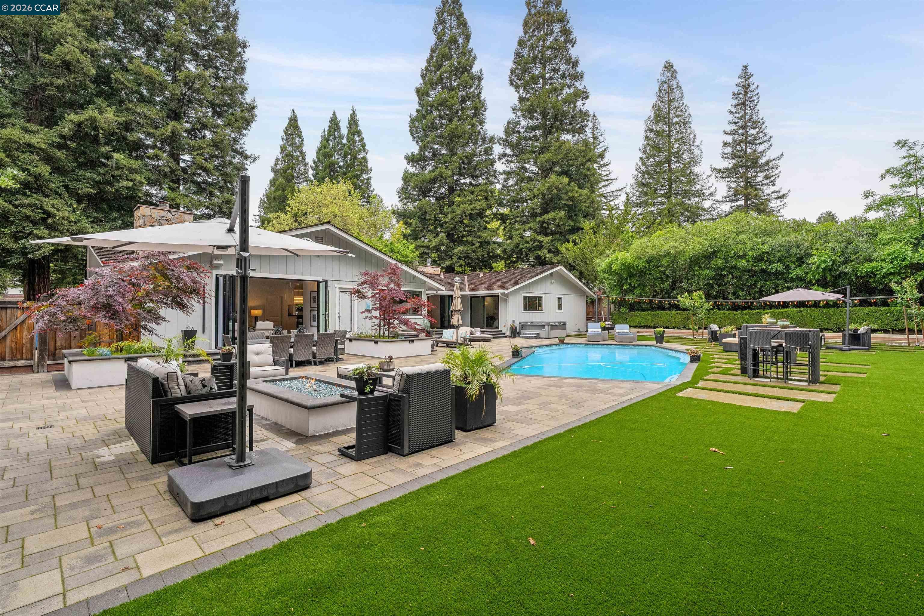 2348 Holly Oak Dr