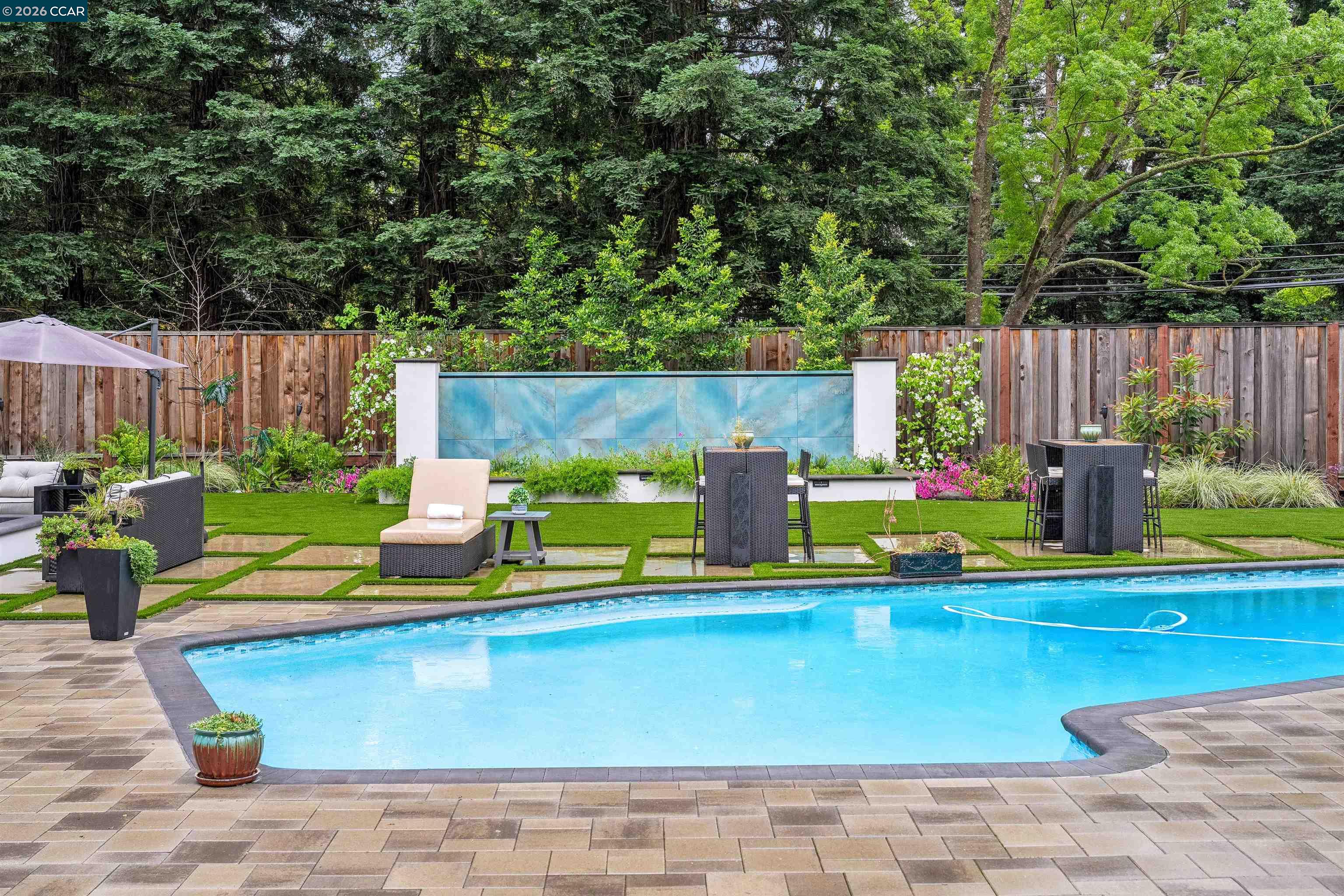 2348 Holly Oak Dr