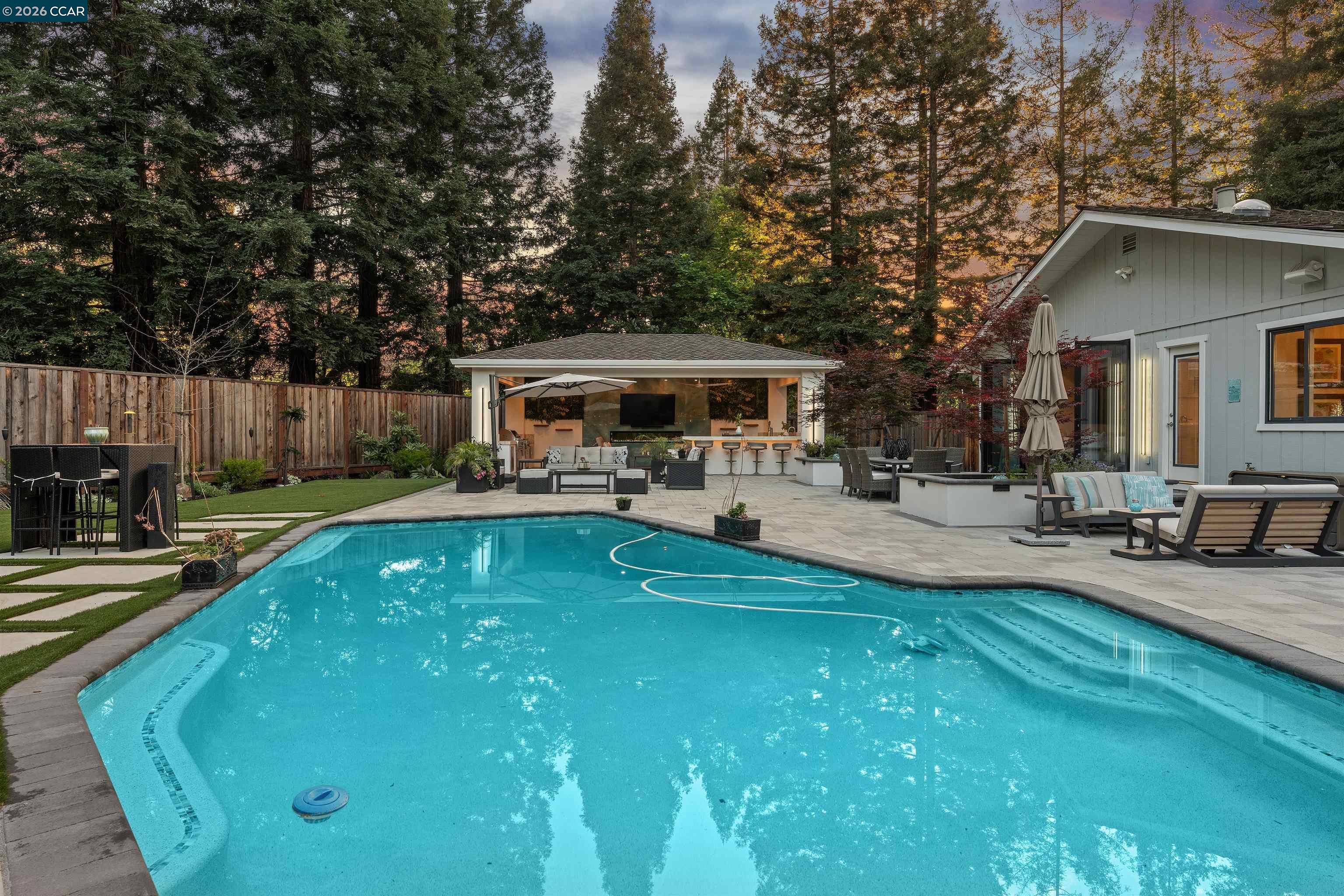2348 Holly Oak Dr