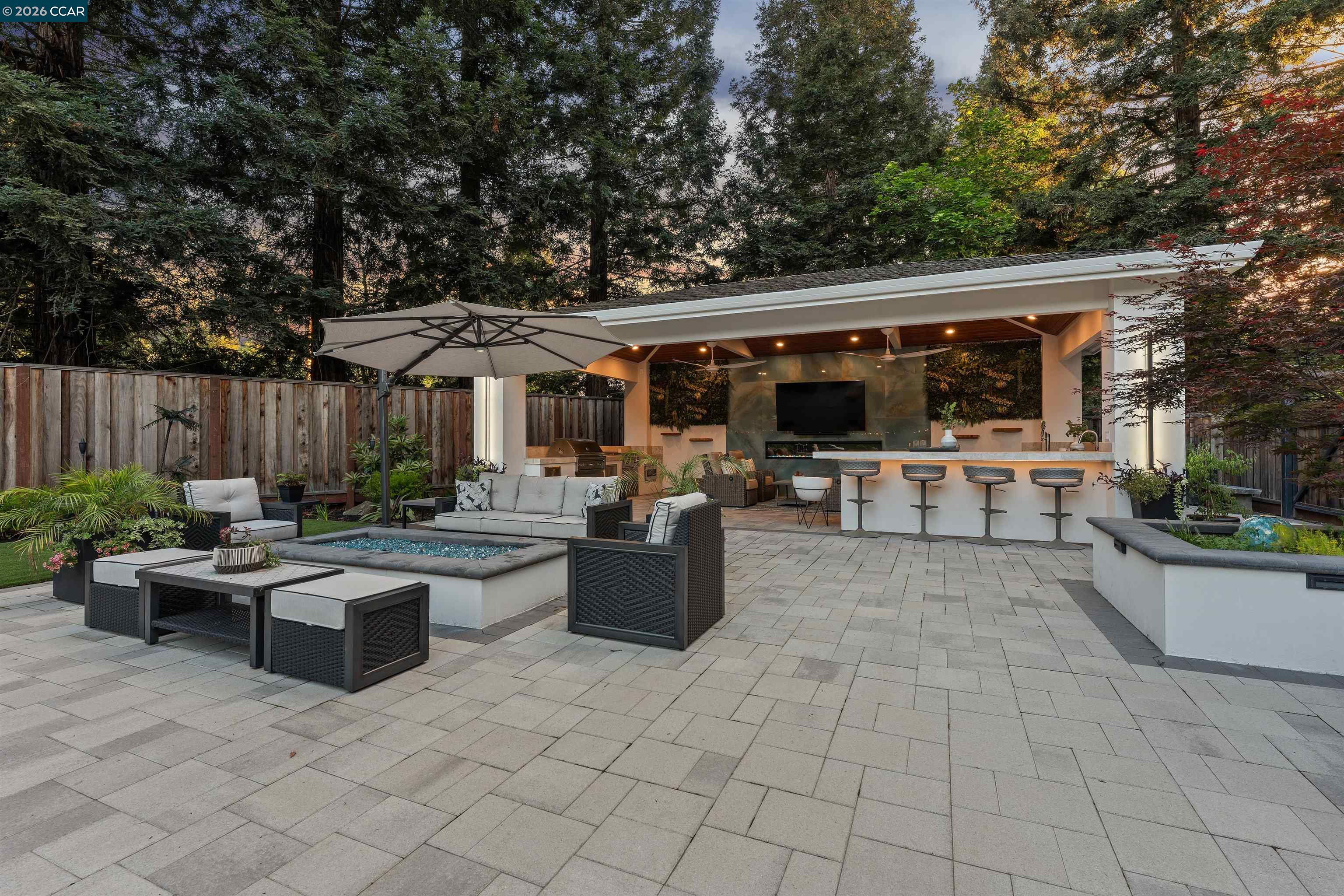 2348 Holly Oak Dr