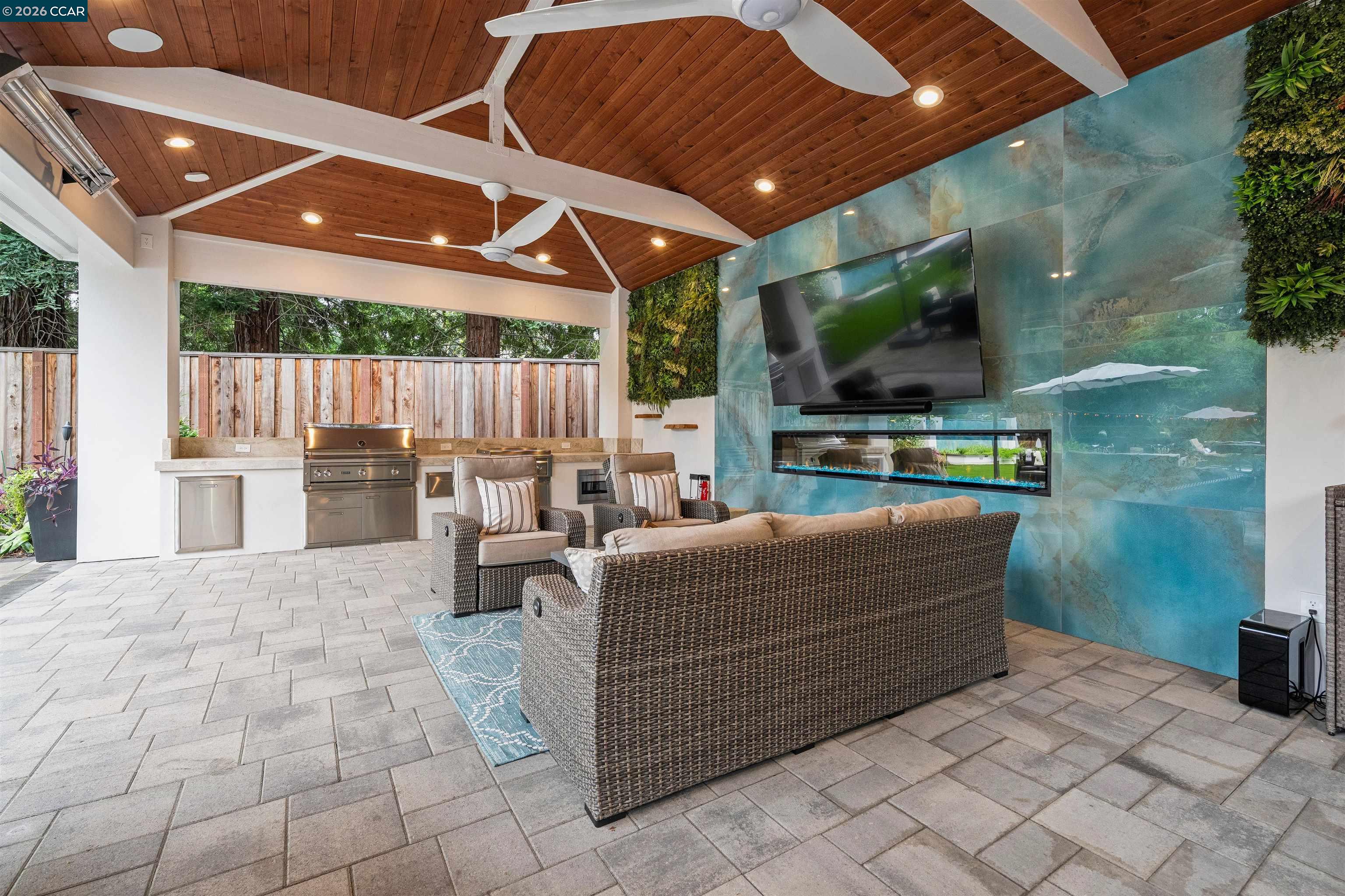 2348 Holly Oak Dr