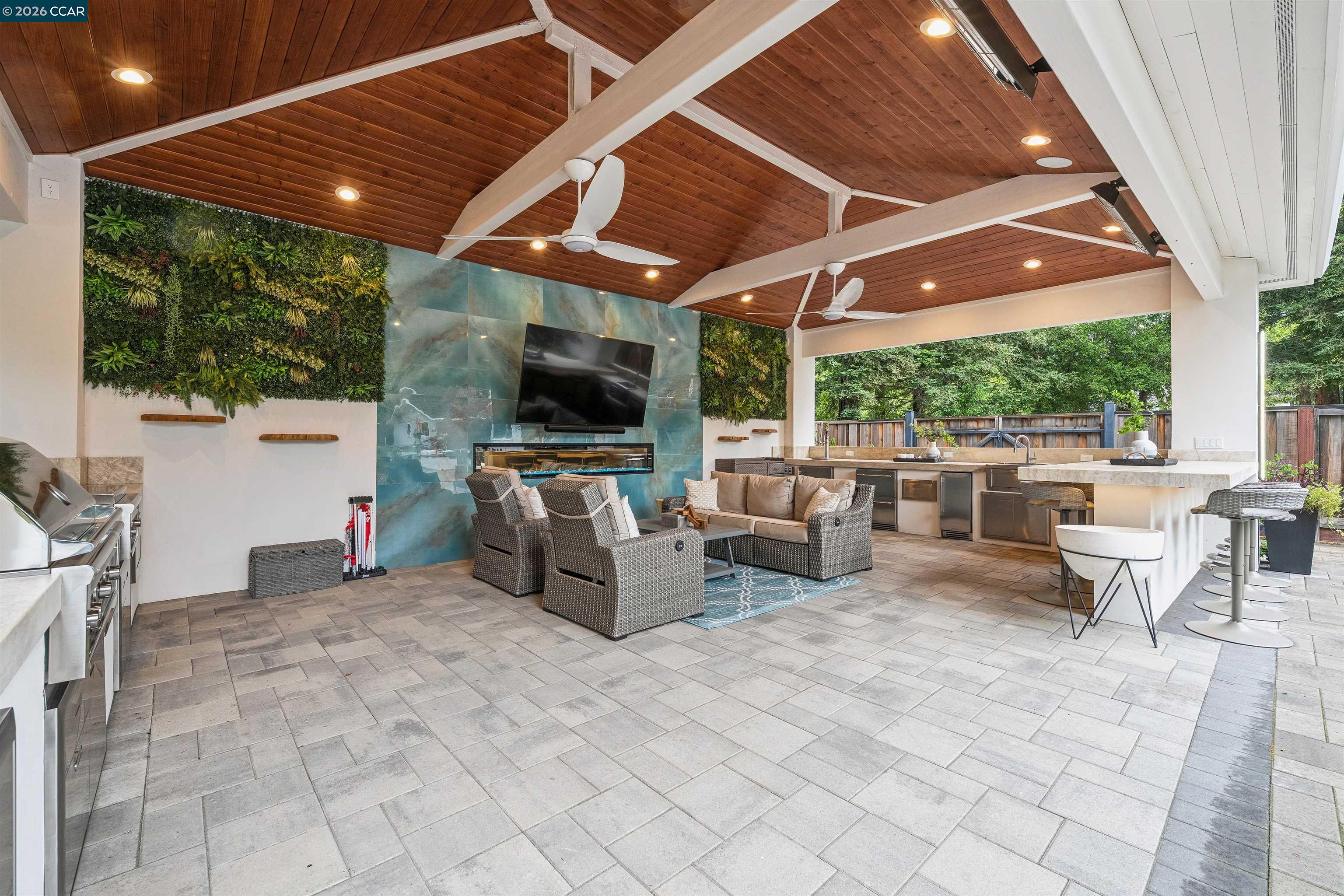 2348 Holly Oak Dr