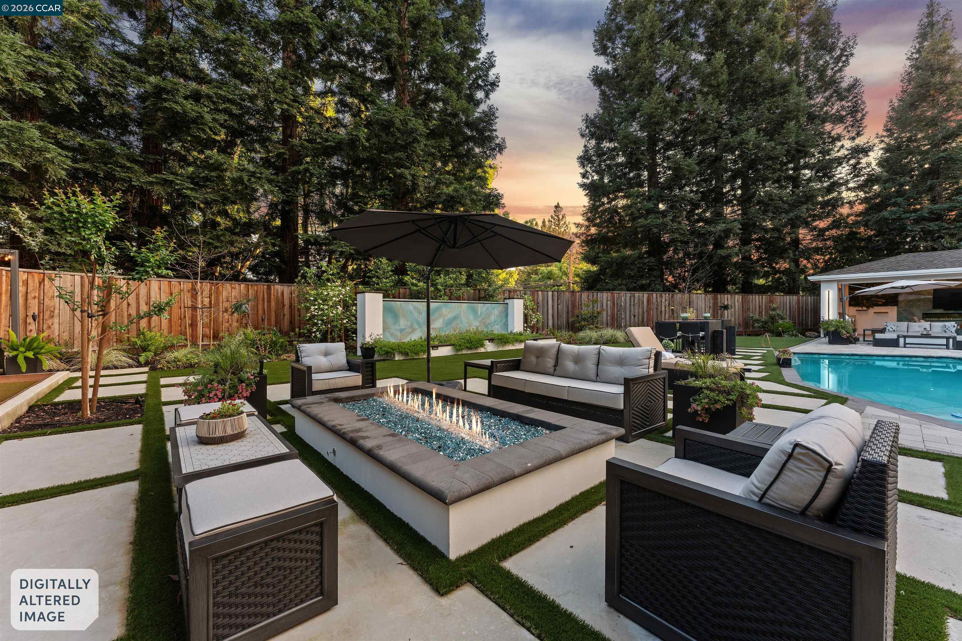 2348 Holly Oak Dr