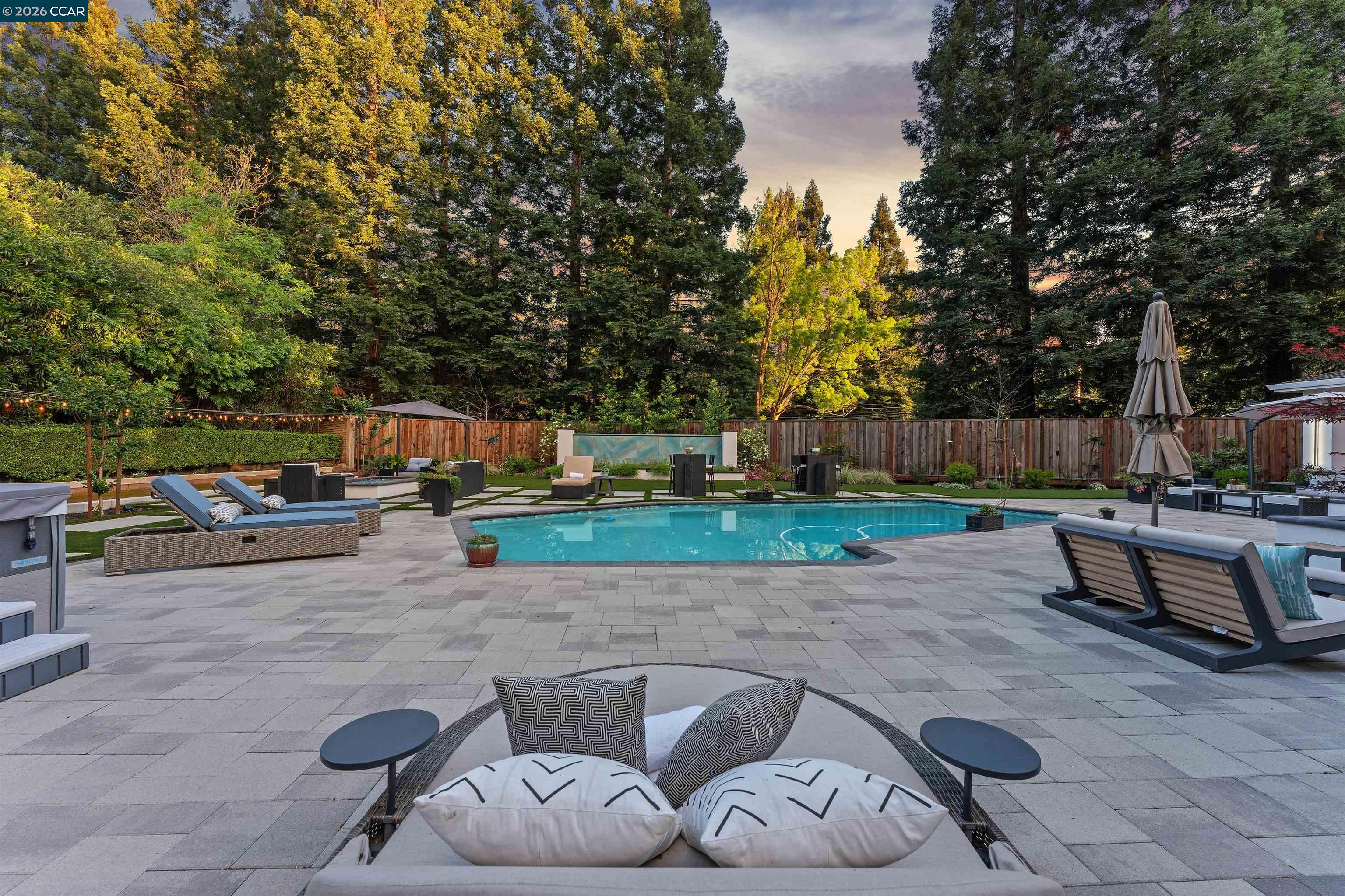 2348 Holly Oak Dr