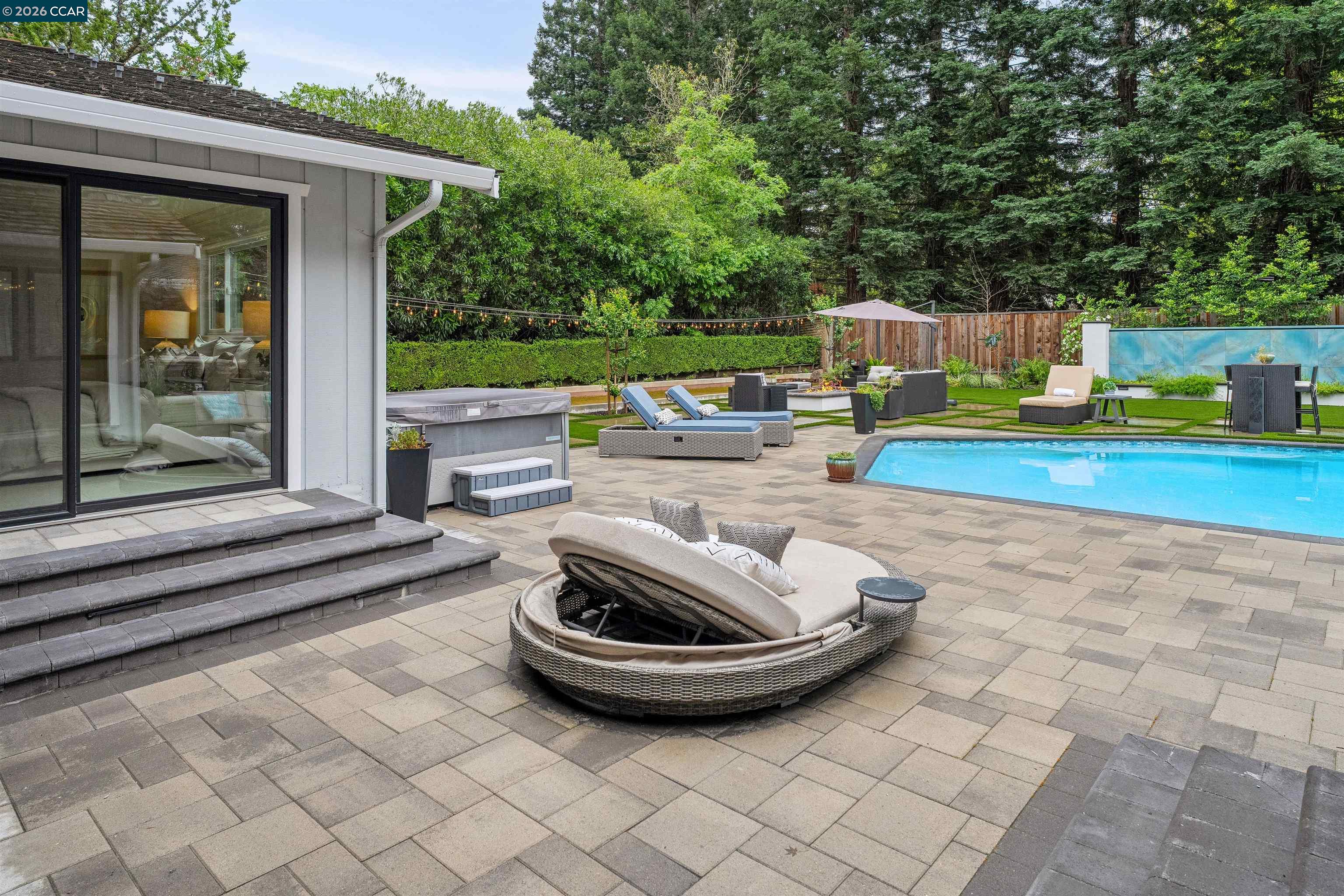 2348 Holly Oak Dr