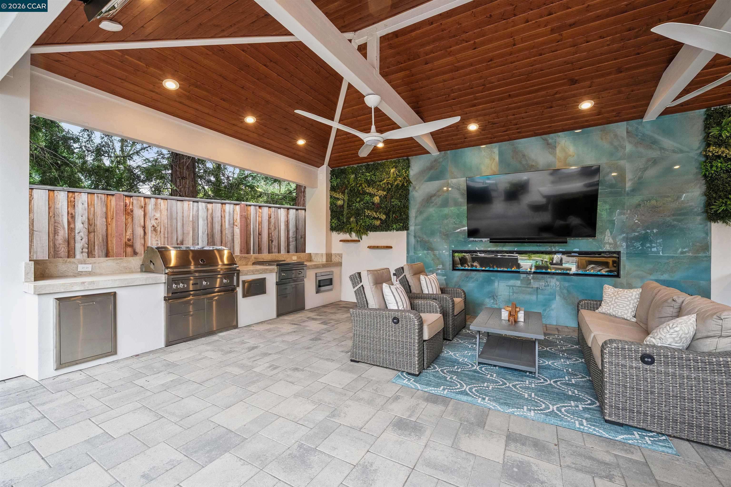 2348 Holly Oak Dr