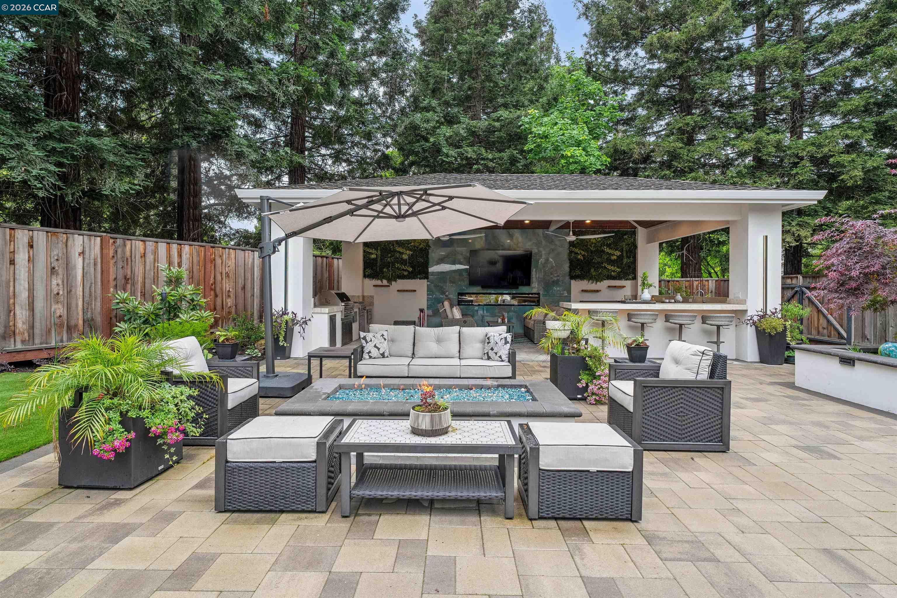 2348 Holly Oak Dr