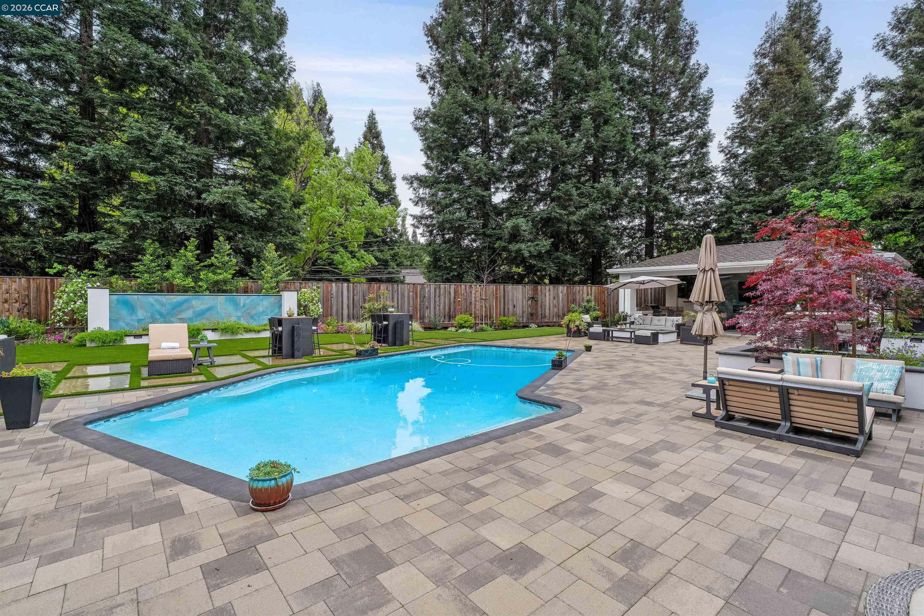 2348 Holly Oak Dr