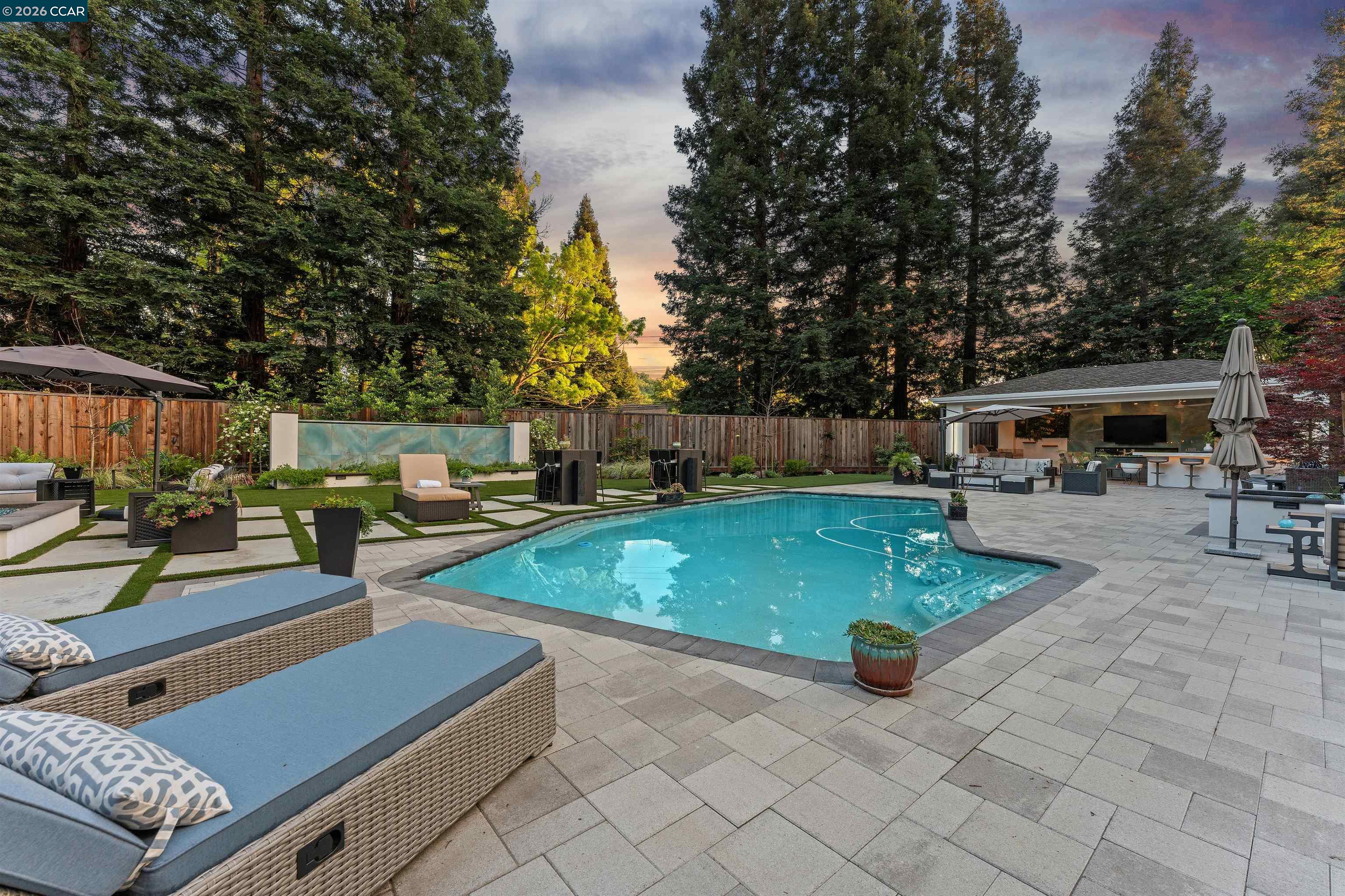 2348 Holly Oak Dr