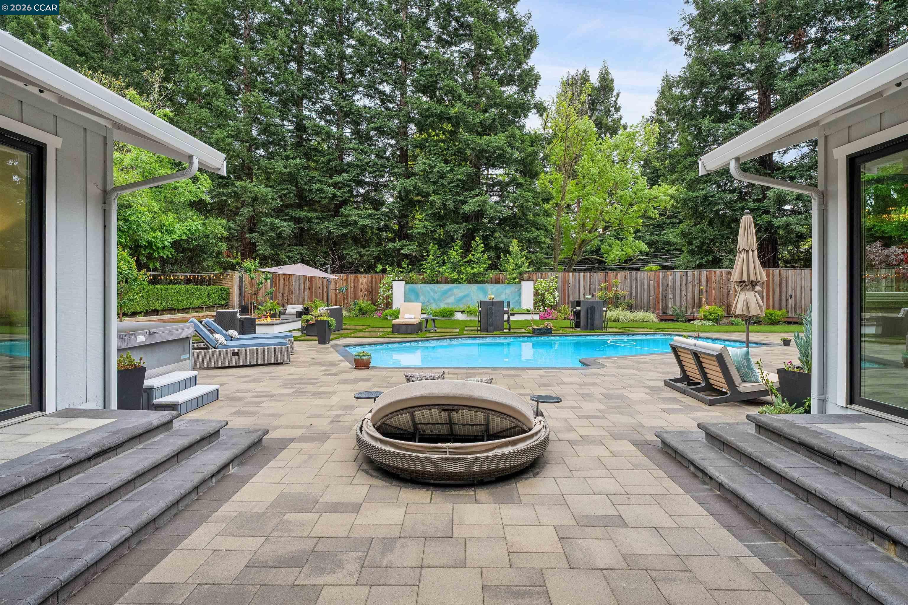 2348 Holly Oak Dr