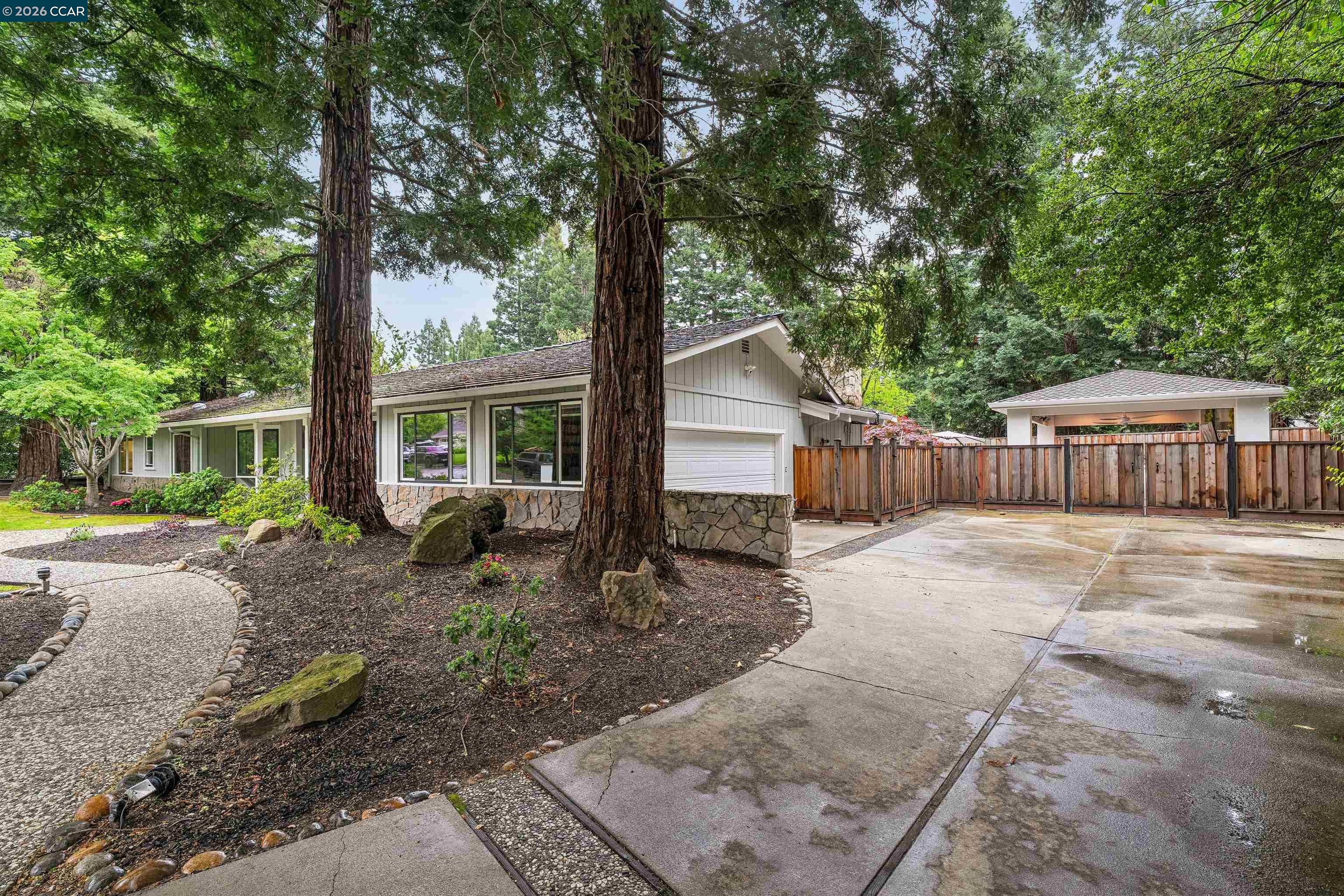 2348 Holly Oak Dr