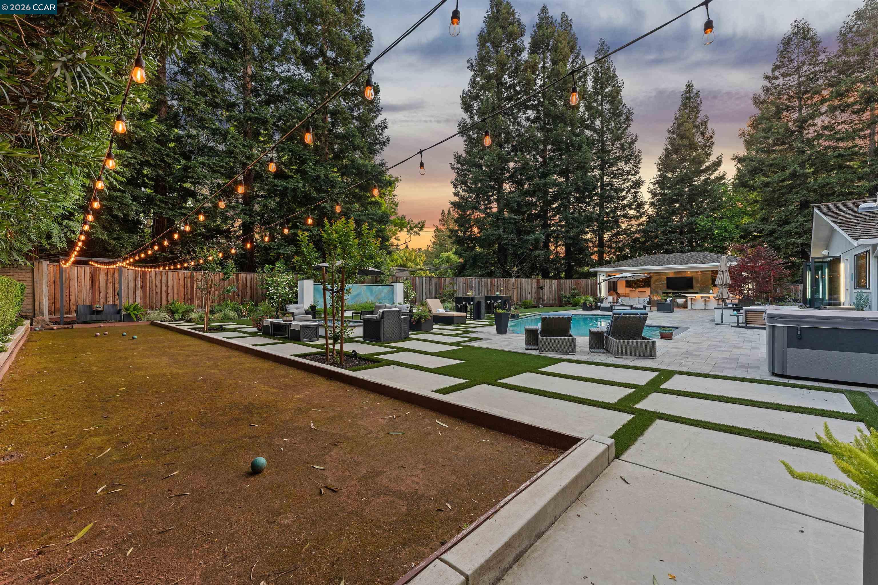 2348 Holly Oak Dr