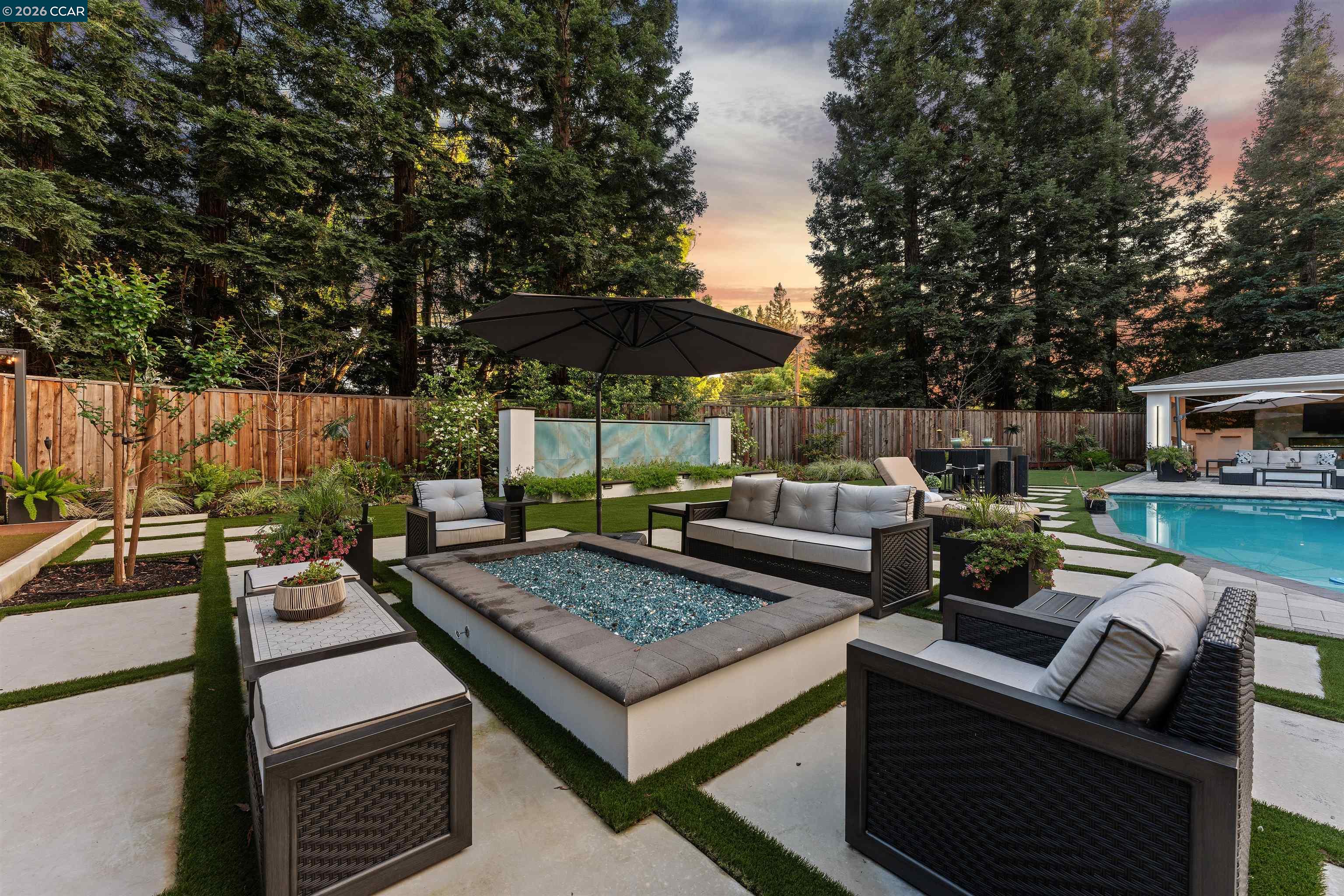 2348 Holly Oak Dr