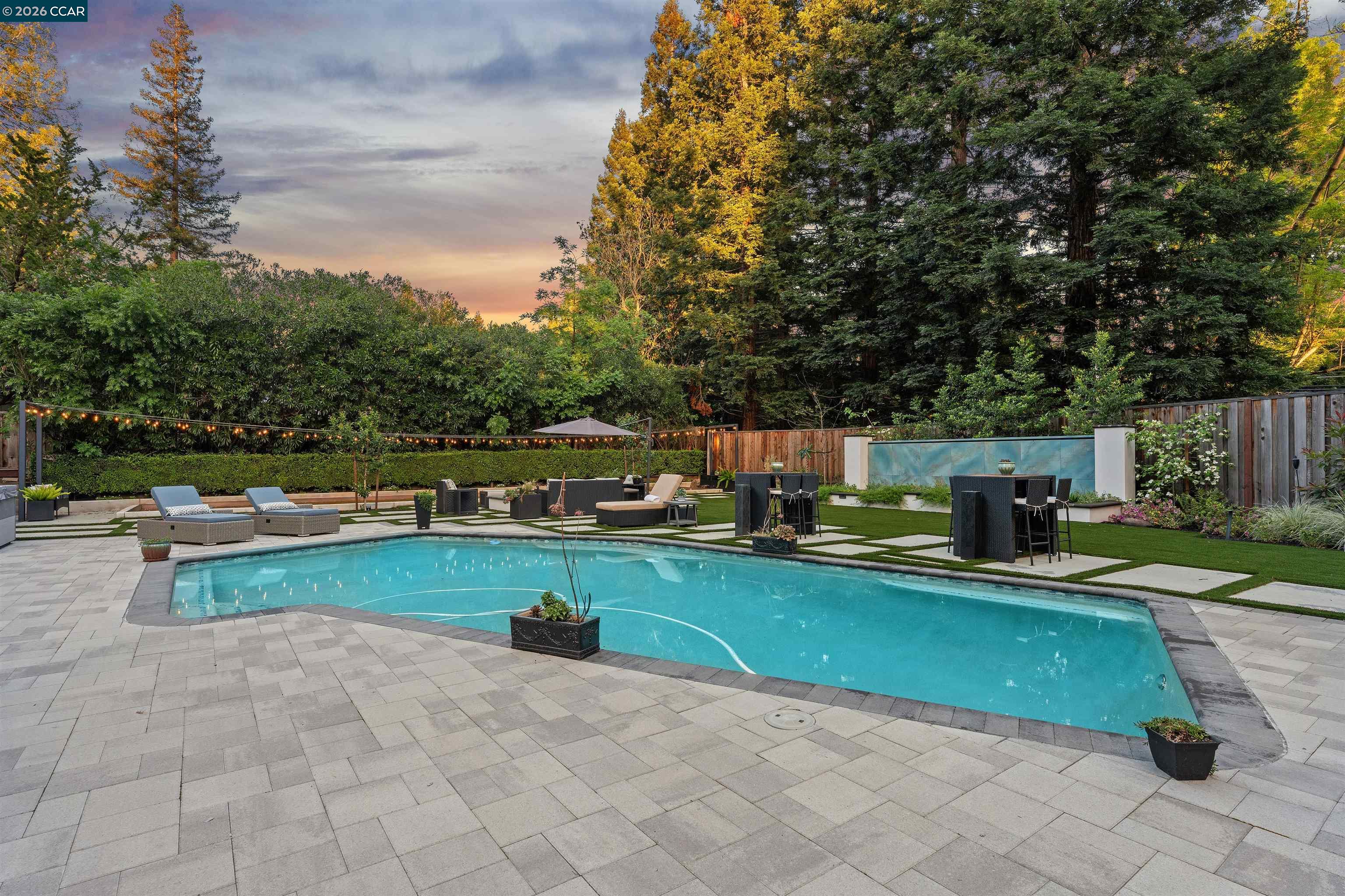 2348 Holly Oak Dr