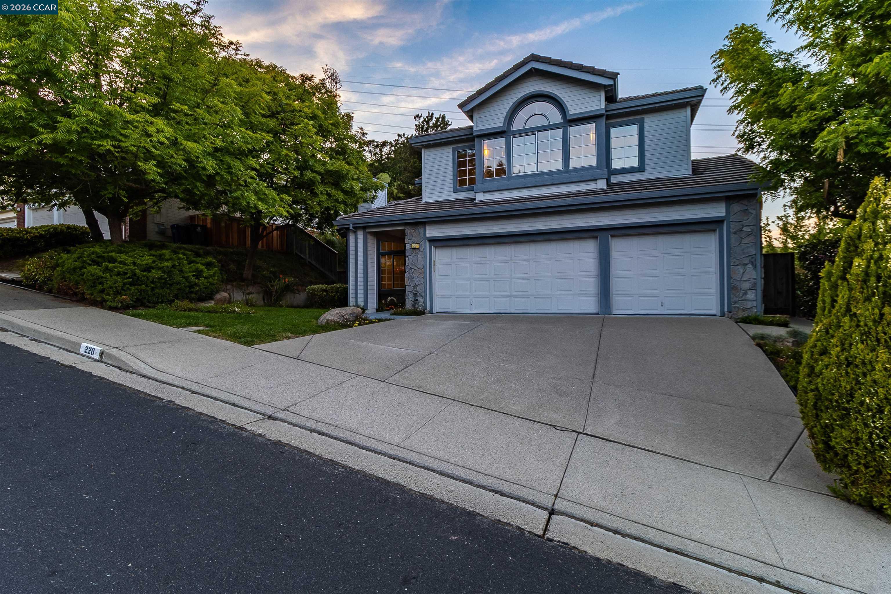 220 Valley Glen Ln