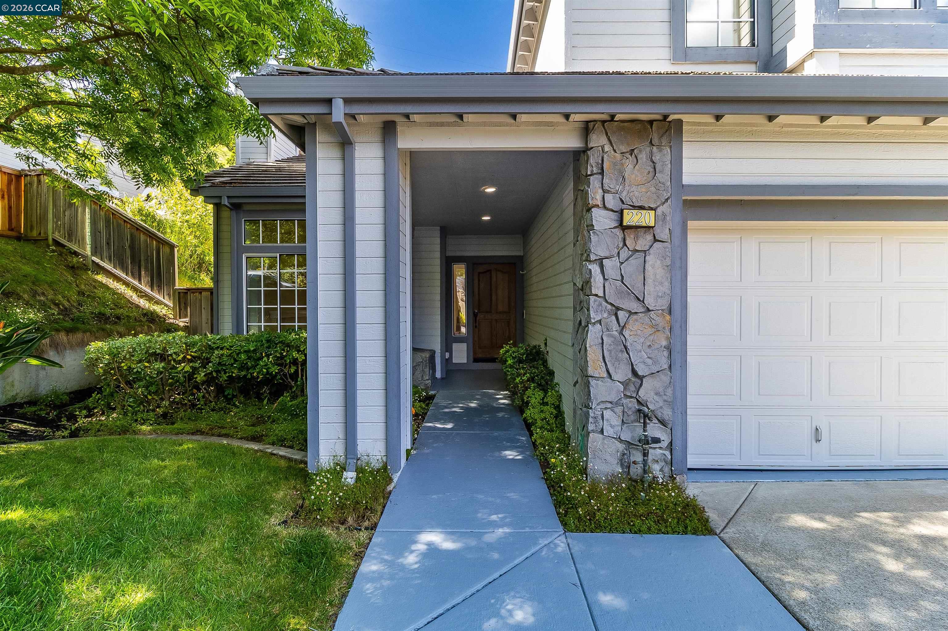 220 Valley Glen Ln