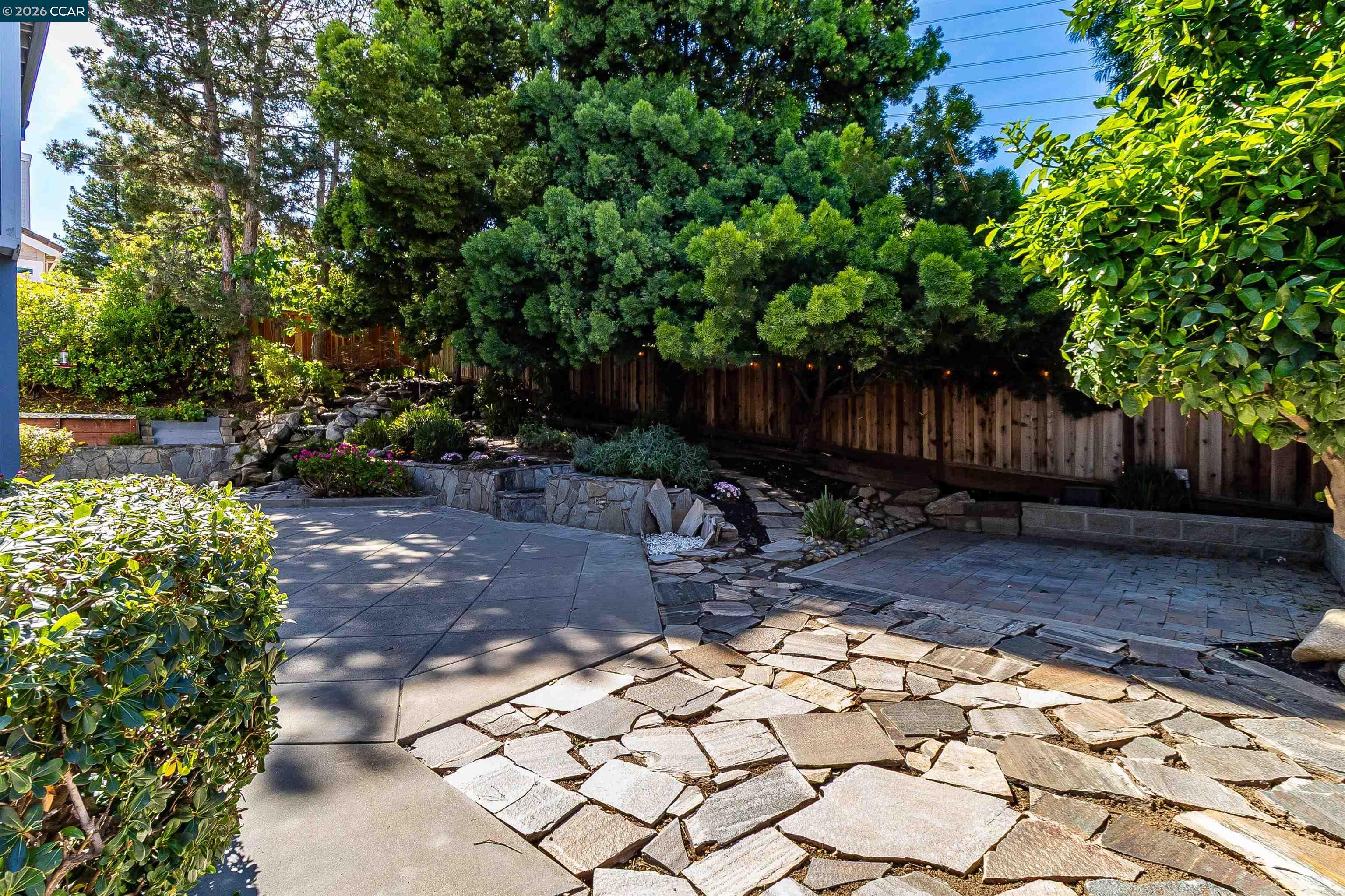 220 Valley Glen Ln