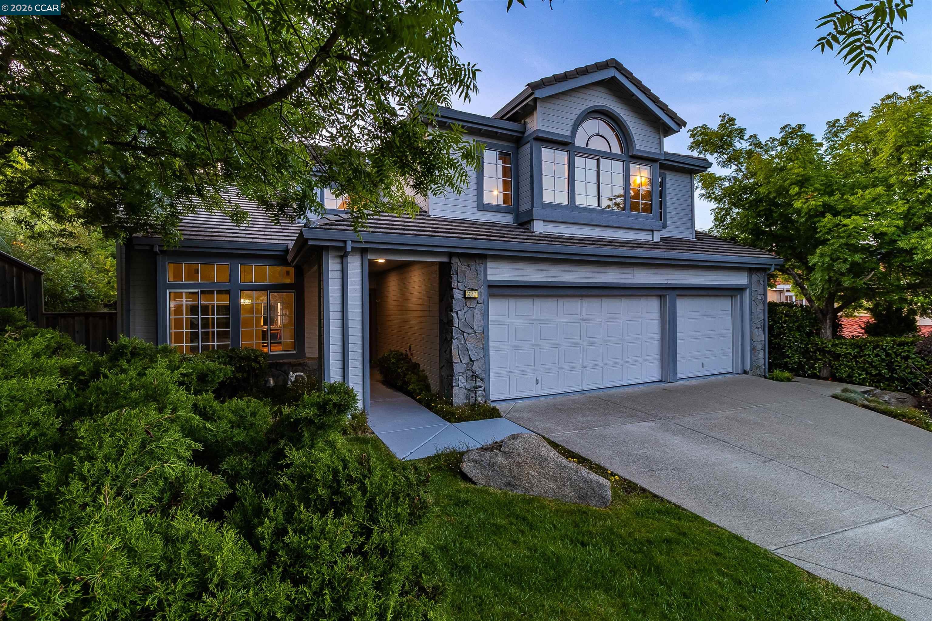 220 Valley Glen Ln