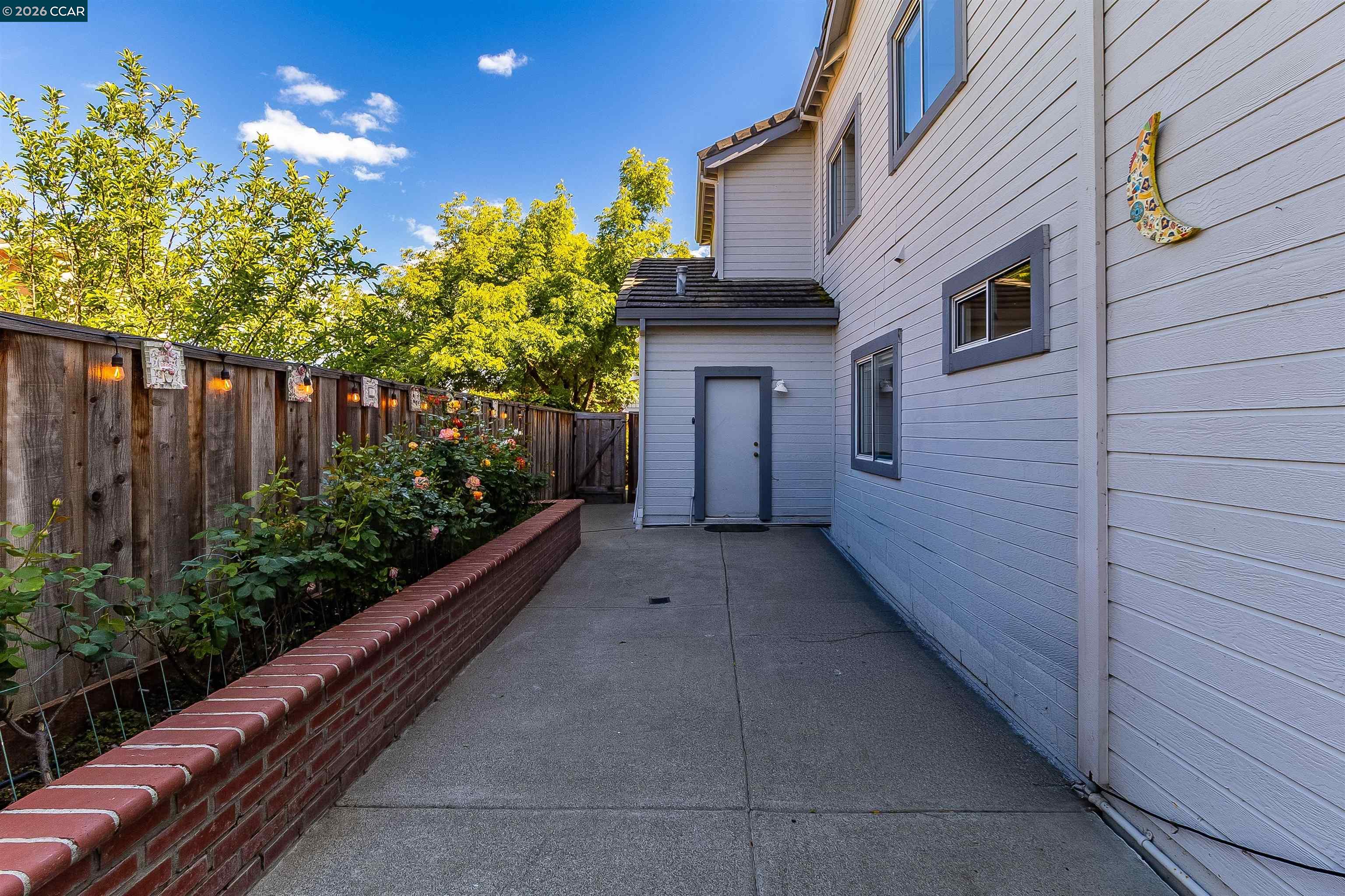 220 Valley Glen Ln