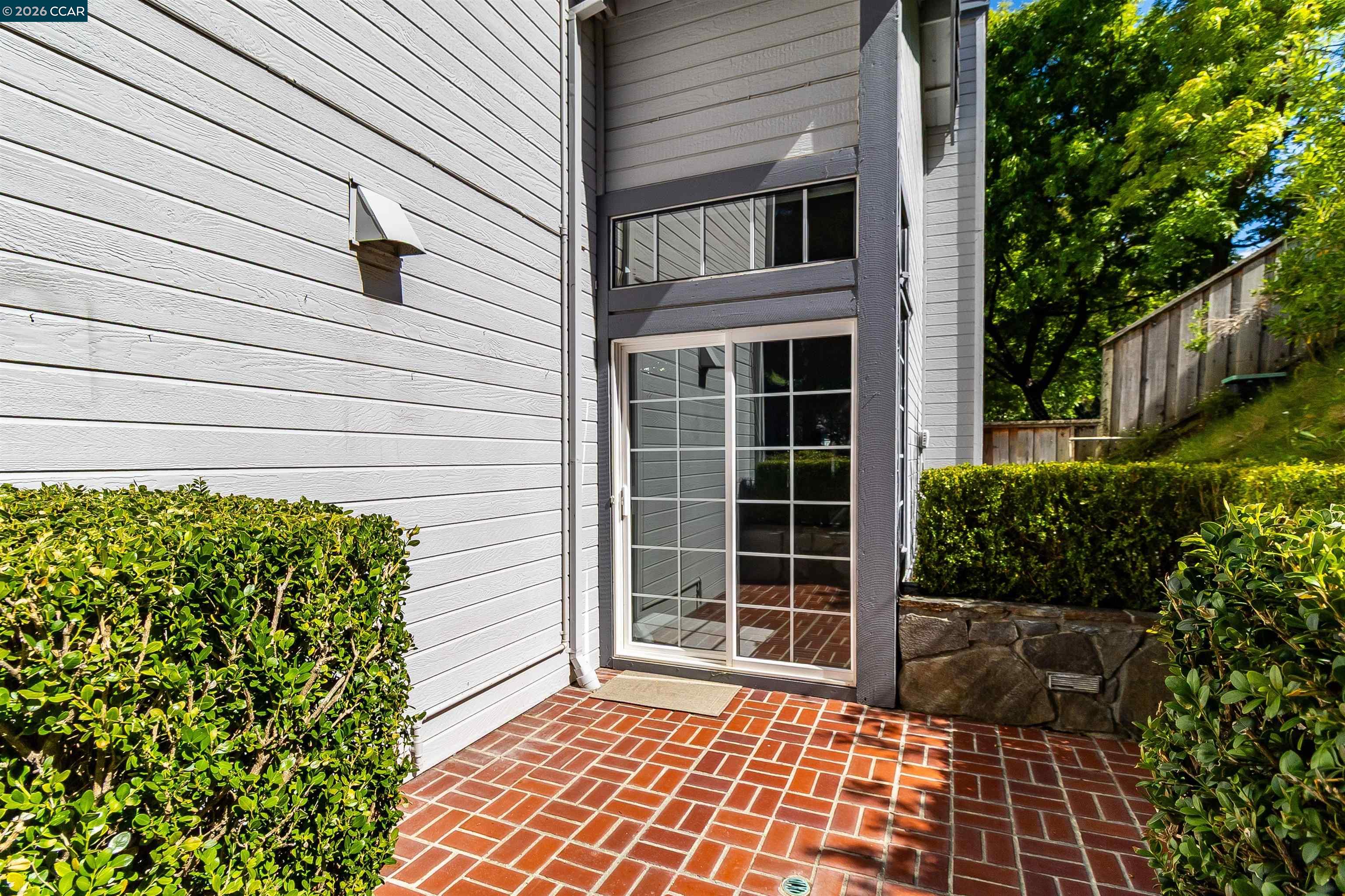 220 Valley Glen Ln