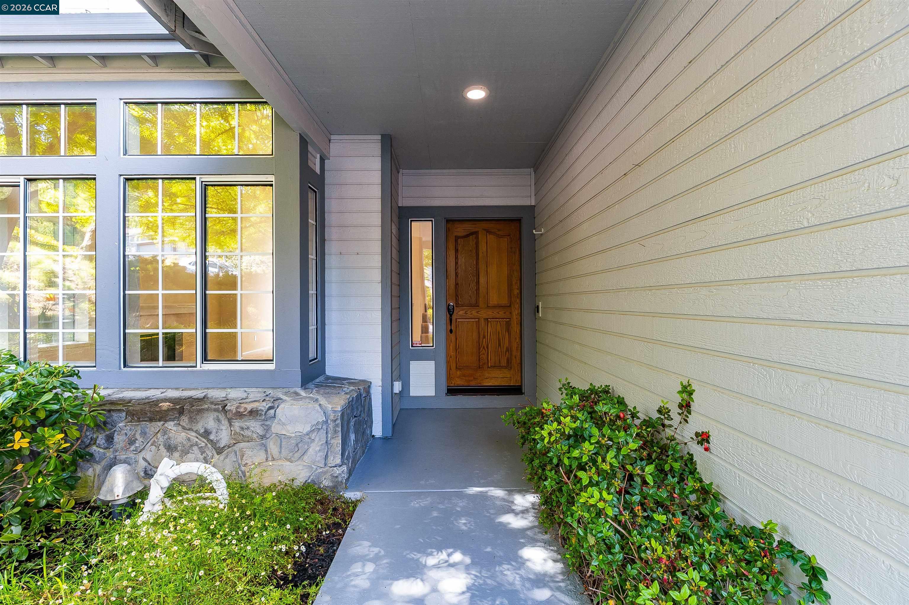 220 Valley Glen Ln