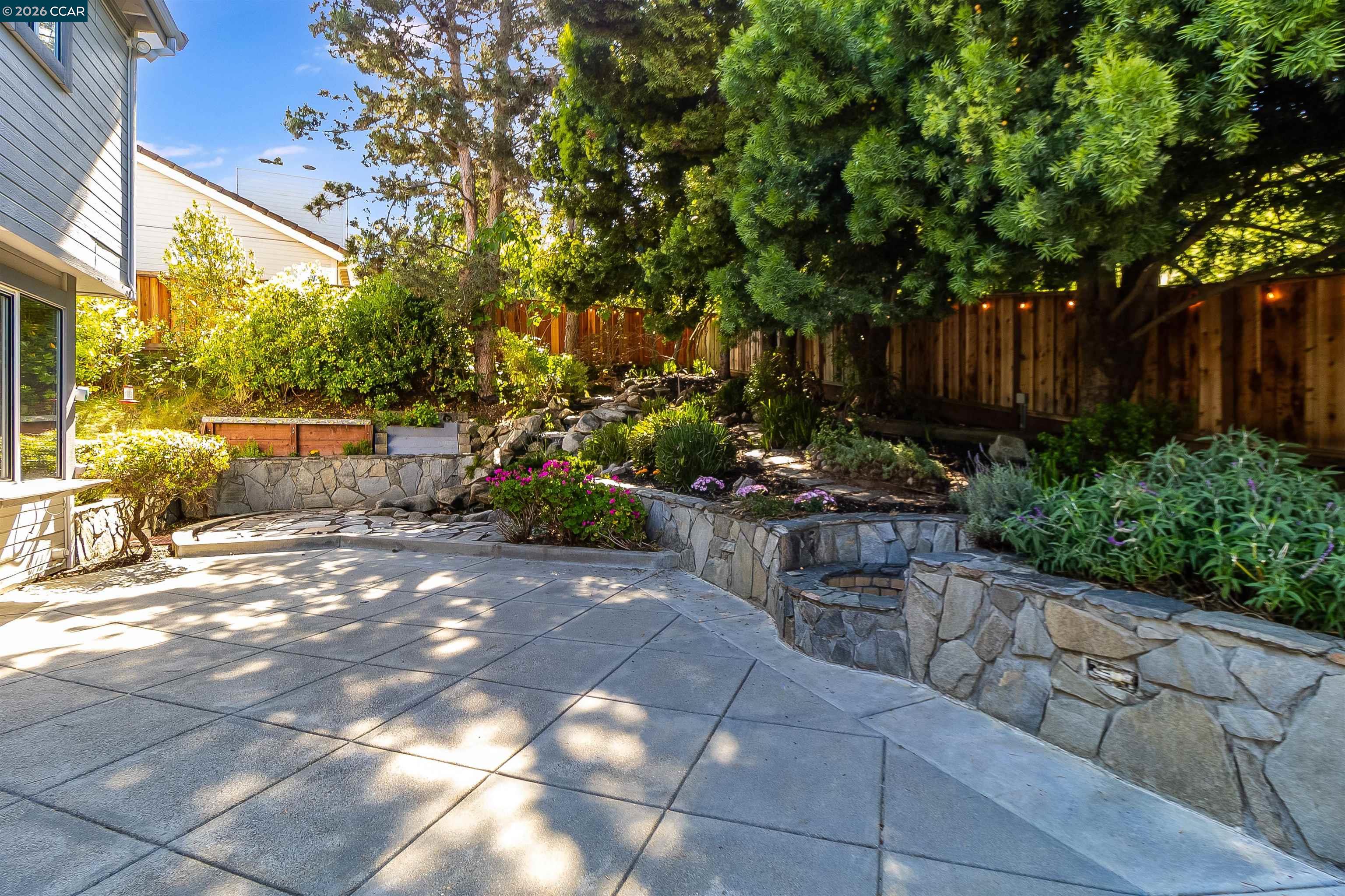 220 Valley Glen Ln