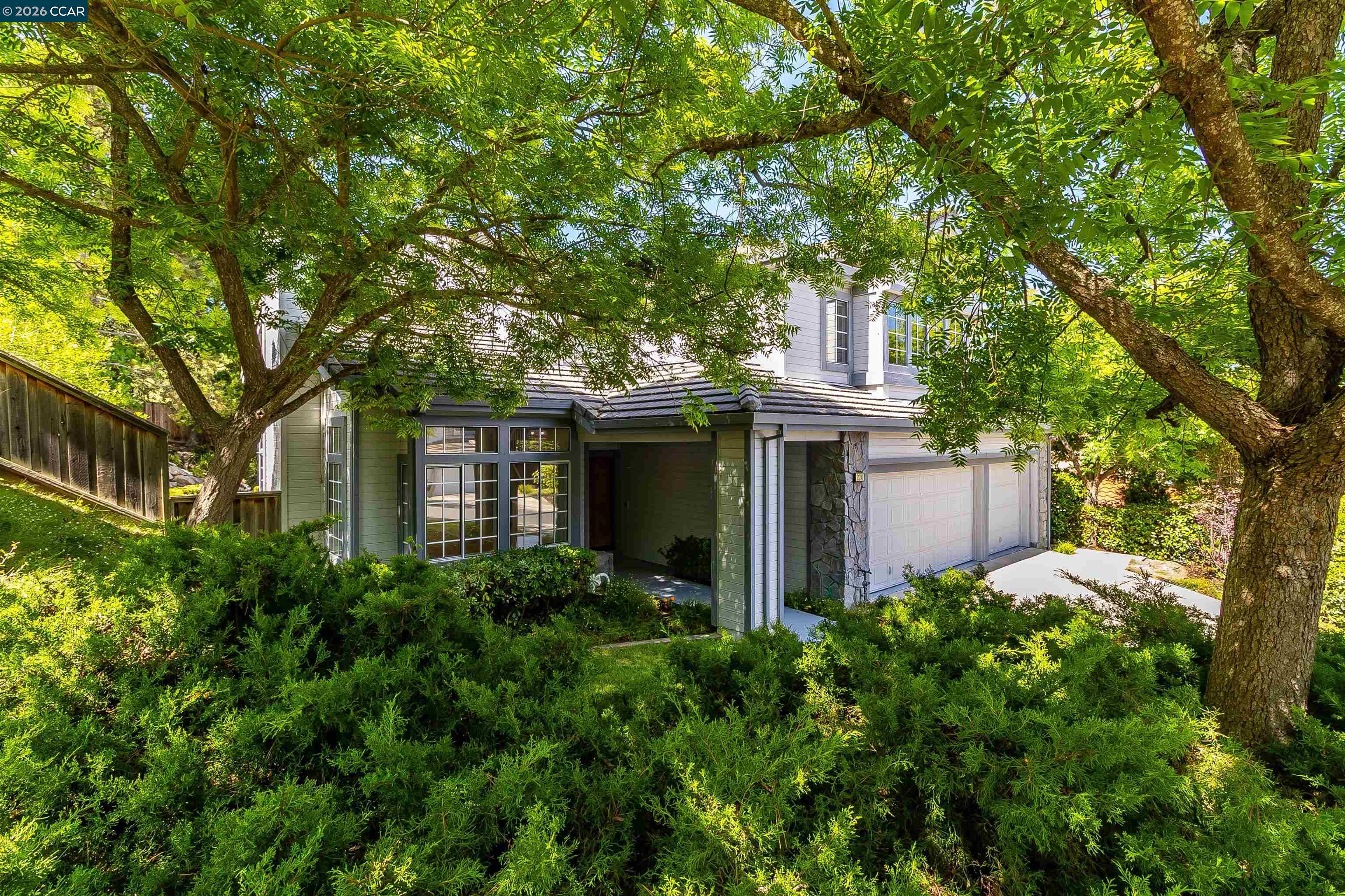 220 Valley Glen Ln