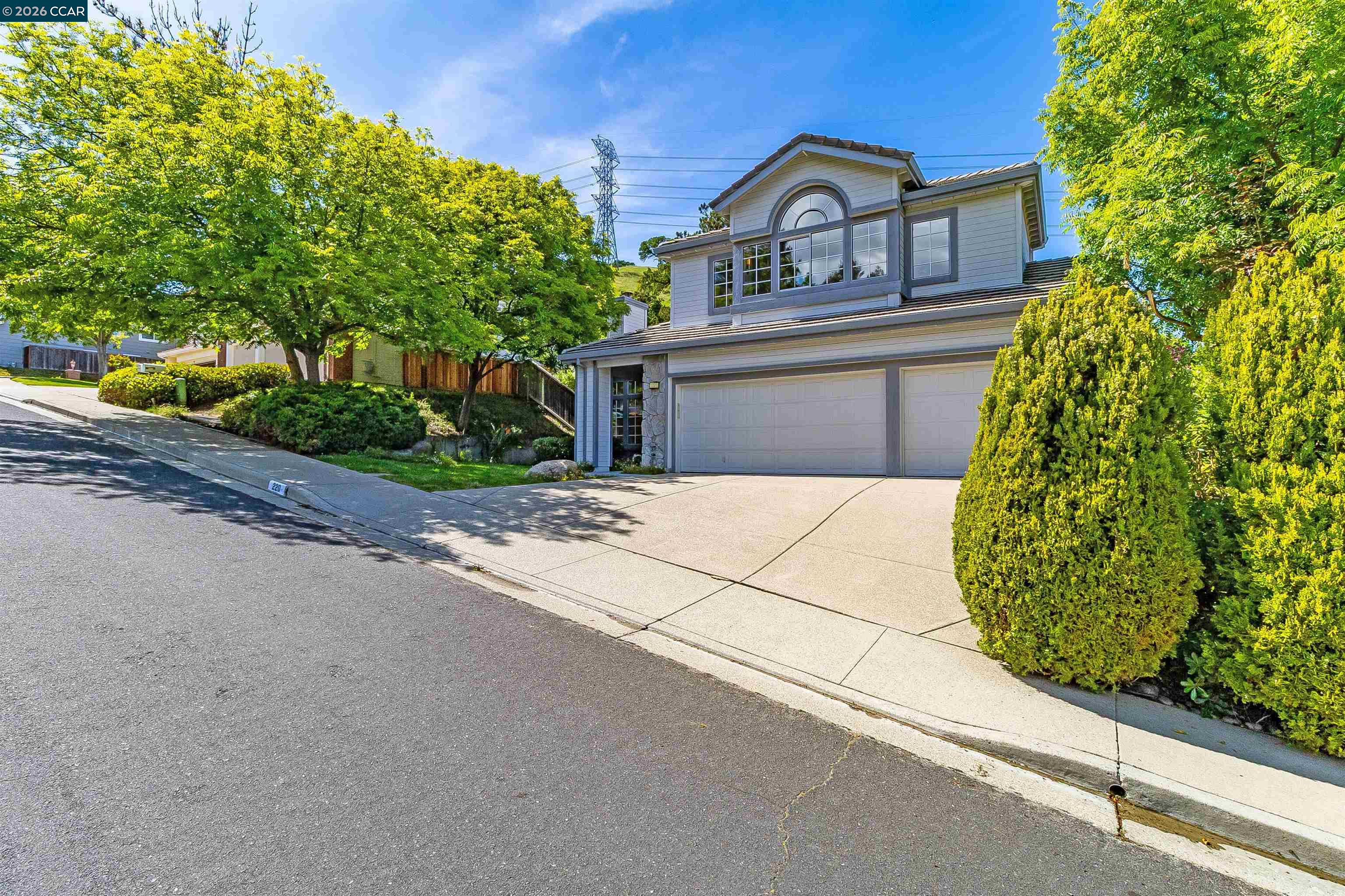 220 Valley Glen Ln