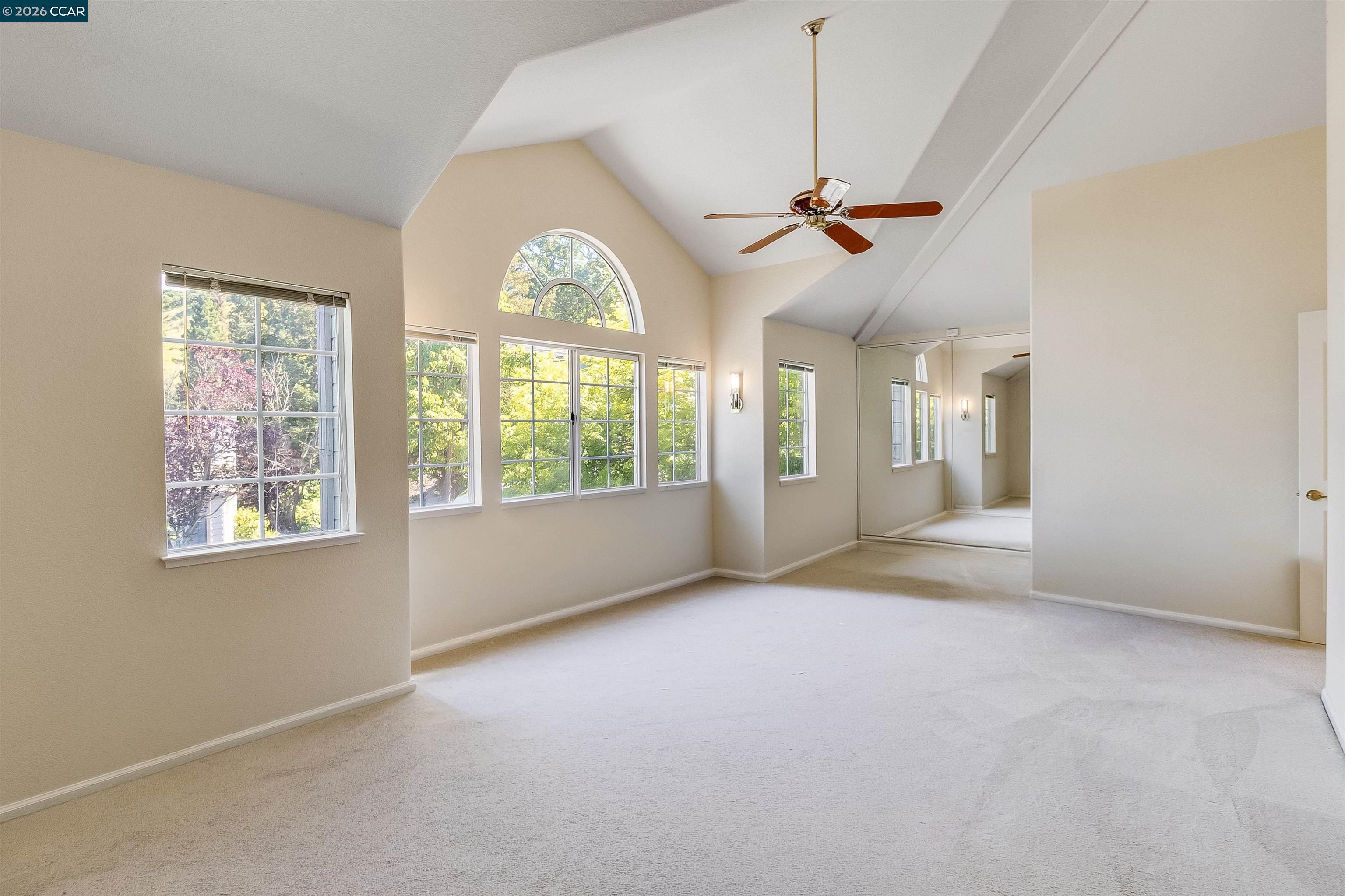 220 Valley Glen Ln