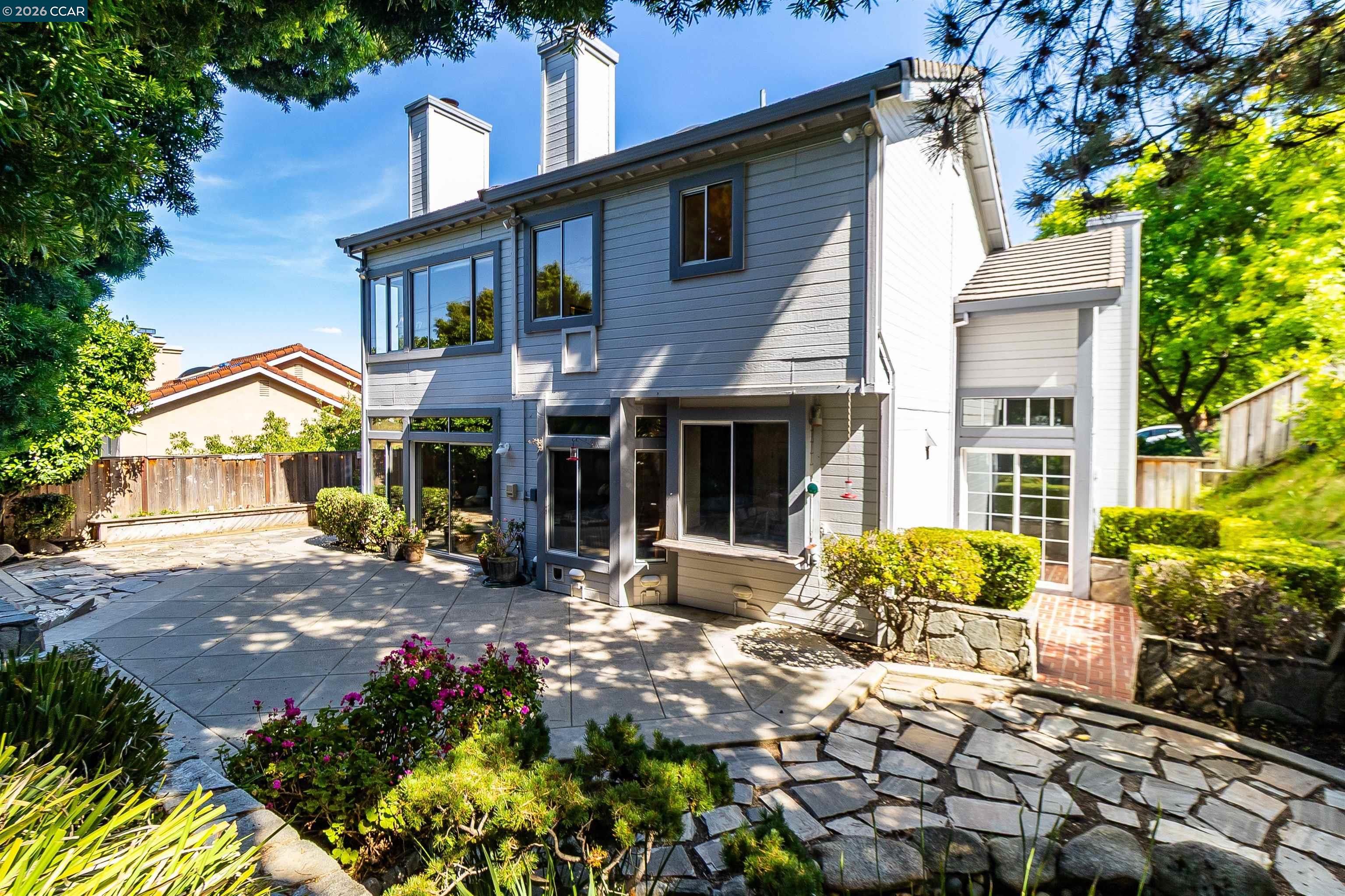 220 Valley Glen Ln