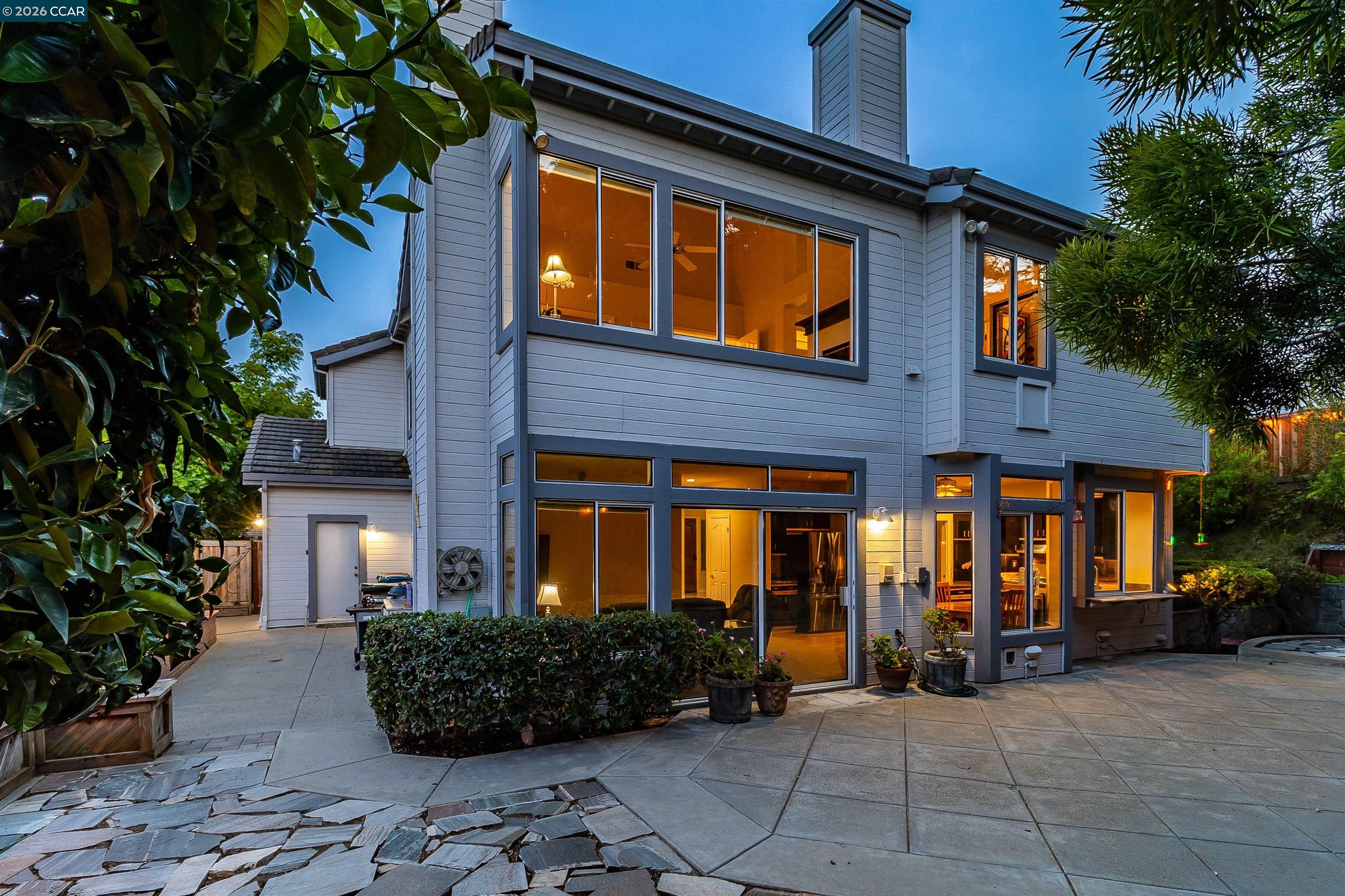220 Valley Glen Ln