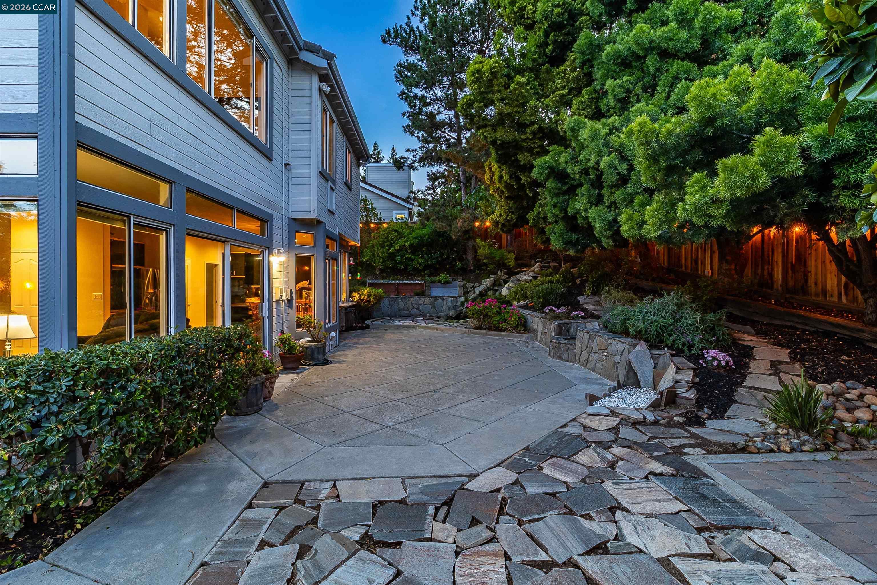 220 Valley Glen Ln