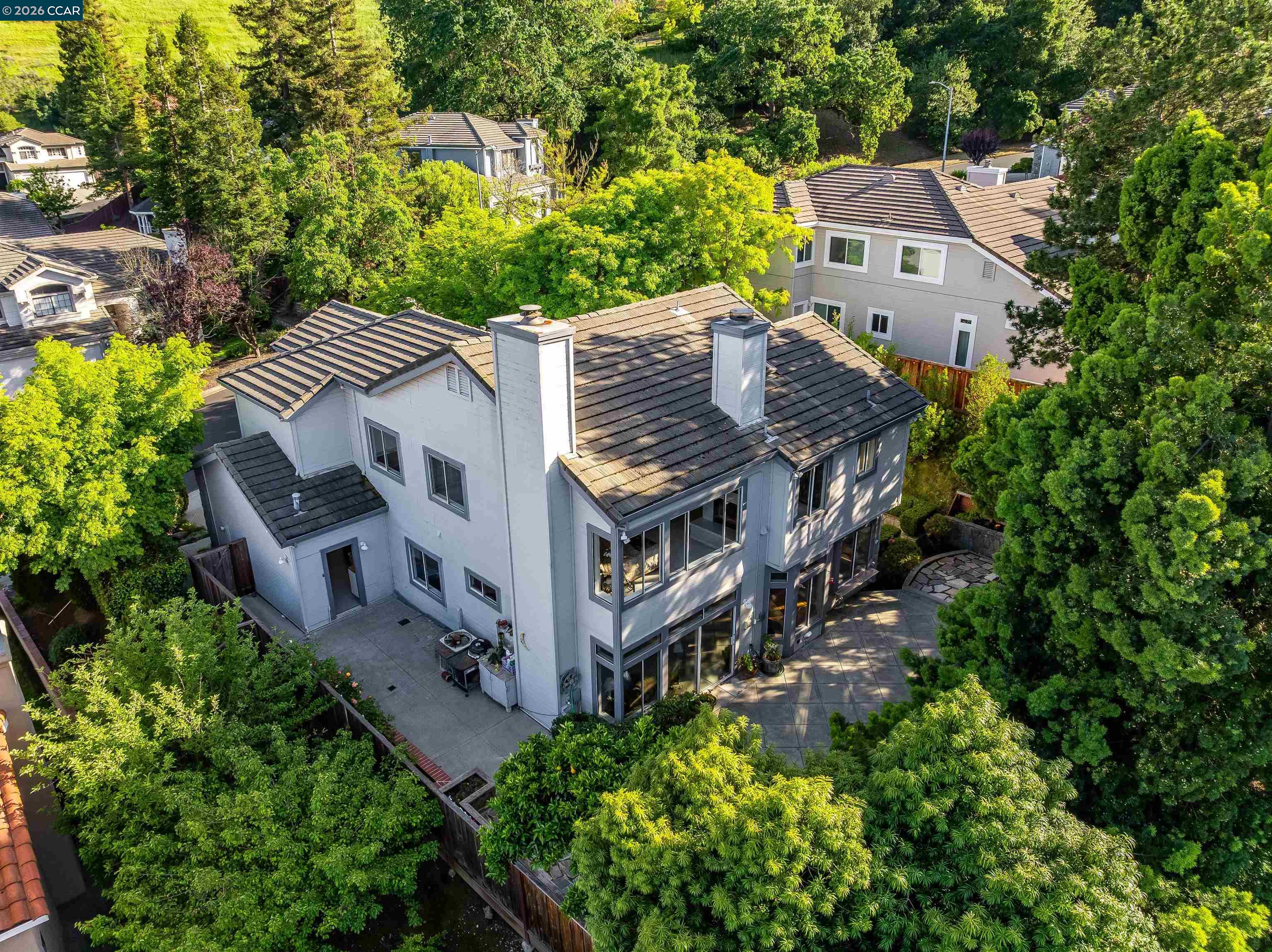 220 Valley Glen Ln