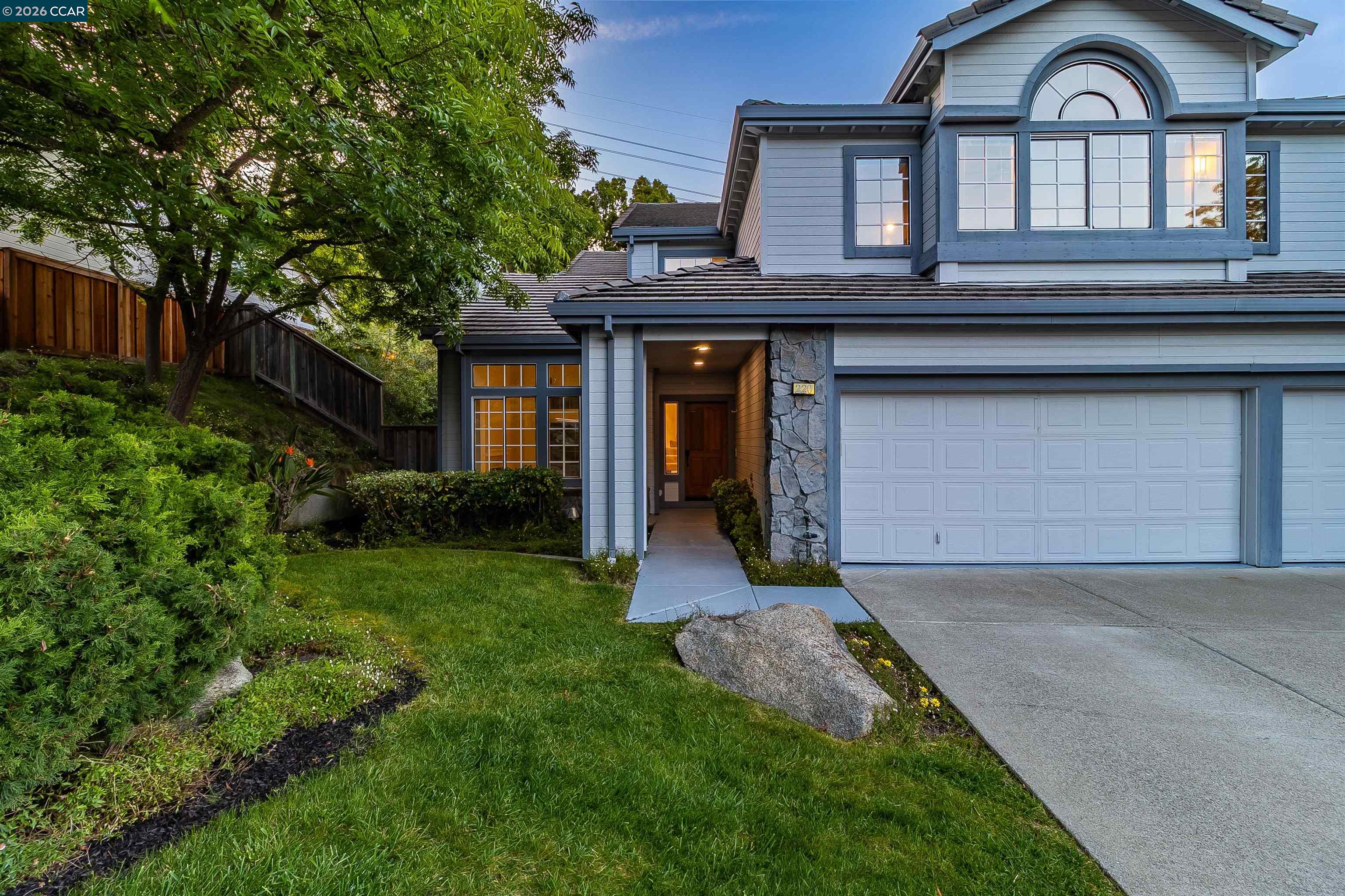 220 Valley Glen Ln