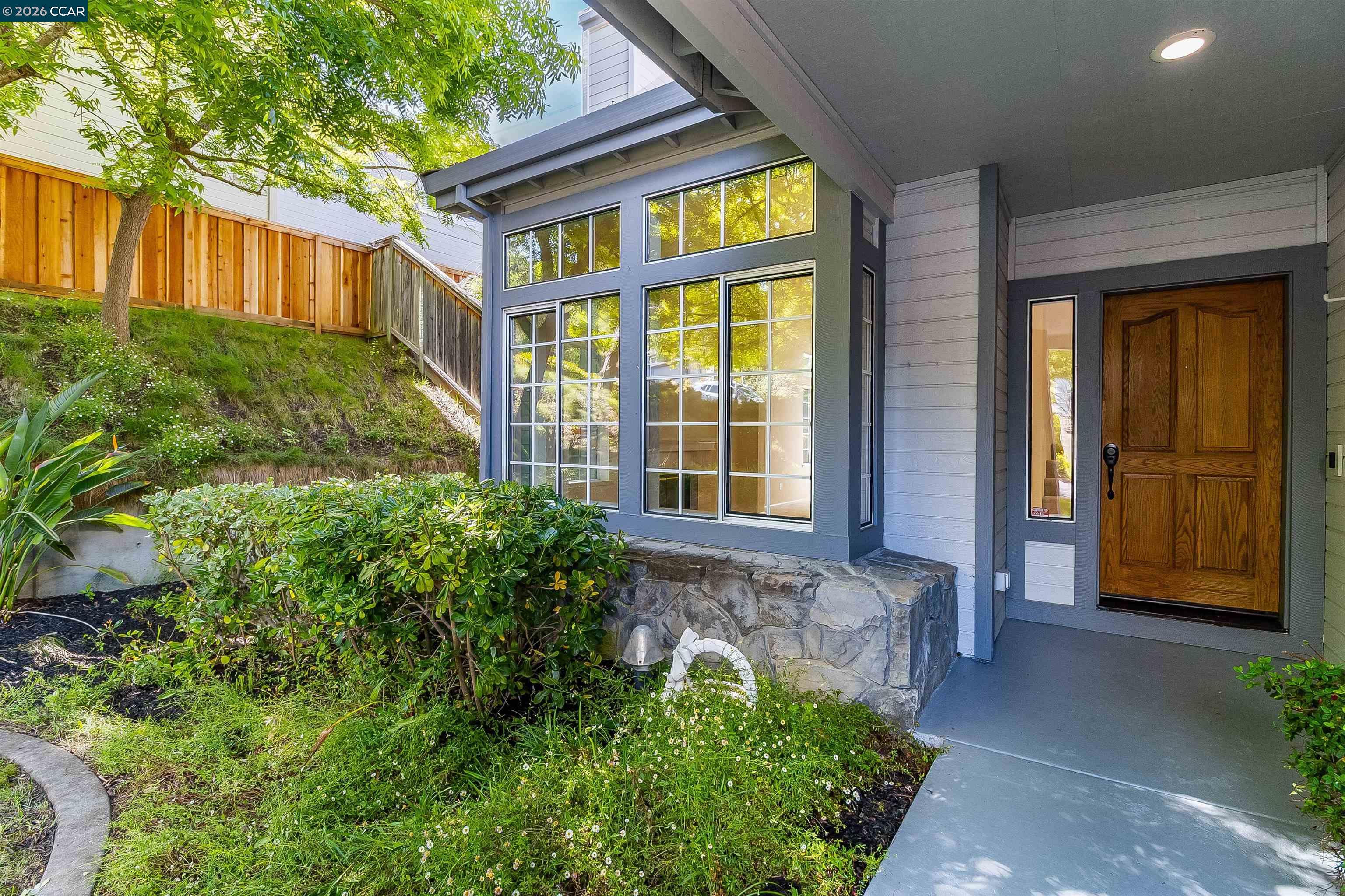 220 Valley Glen Ln