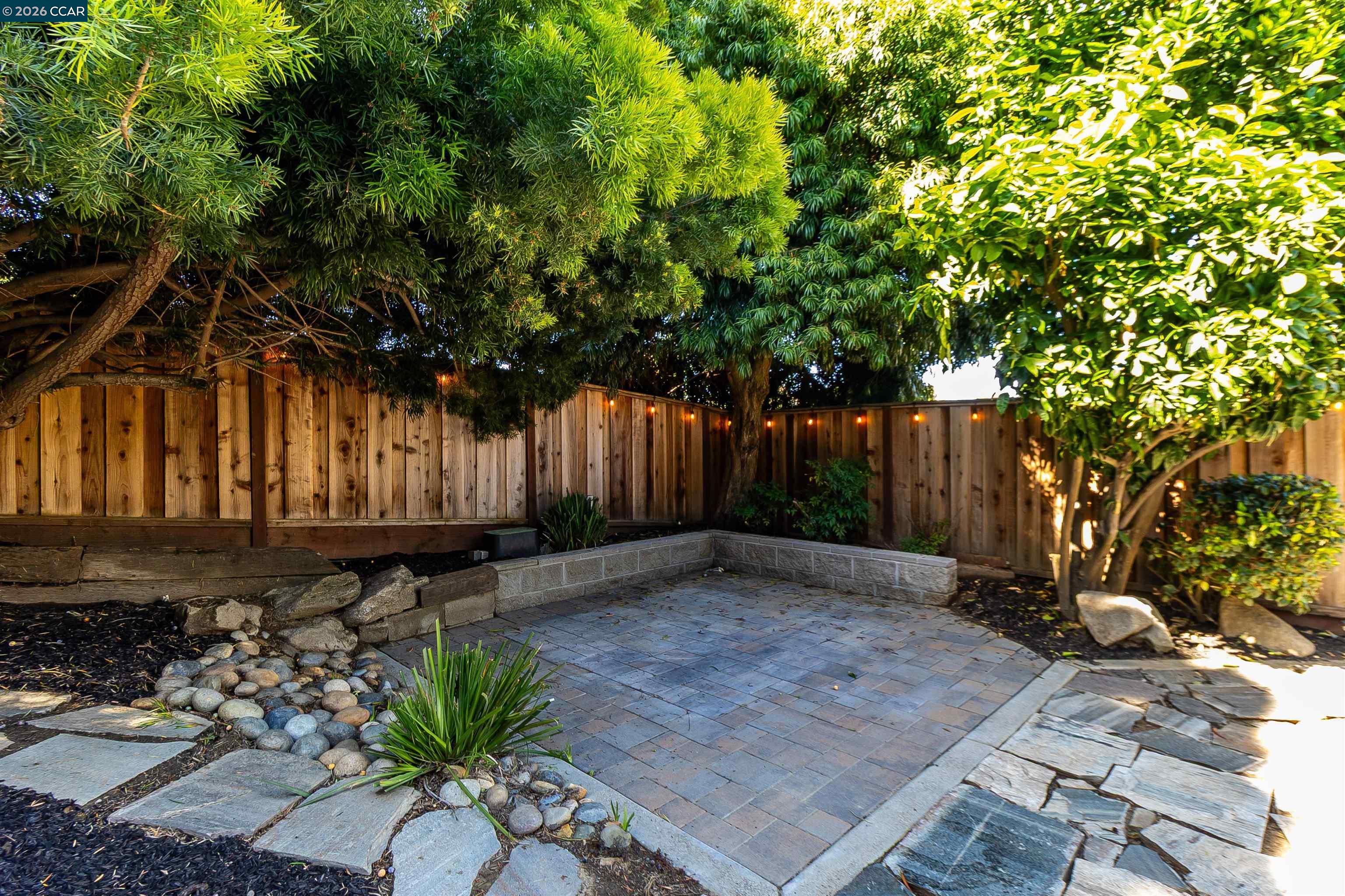 220 Valley Glen Ln