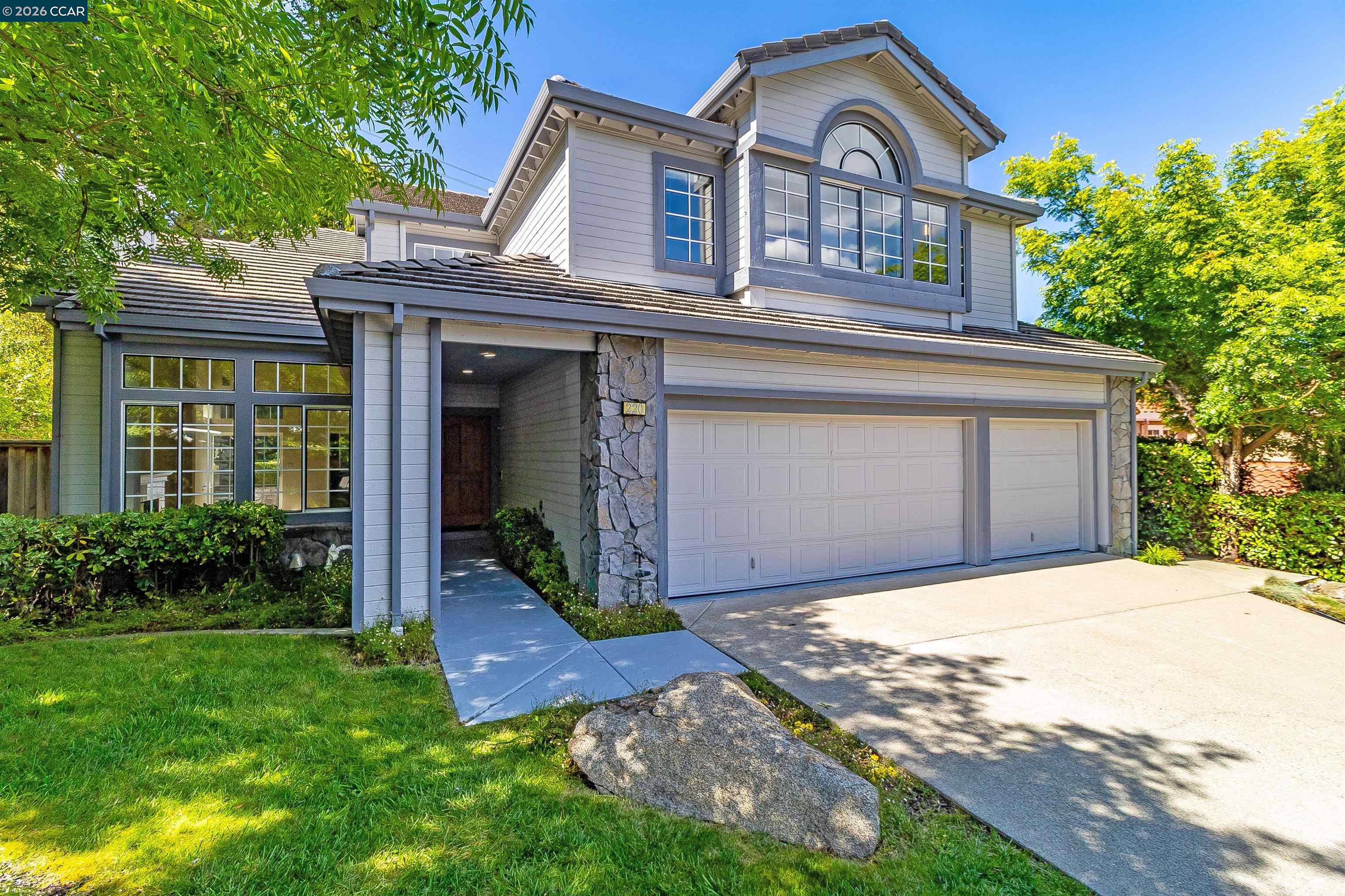 220 Valley Glen Ln
