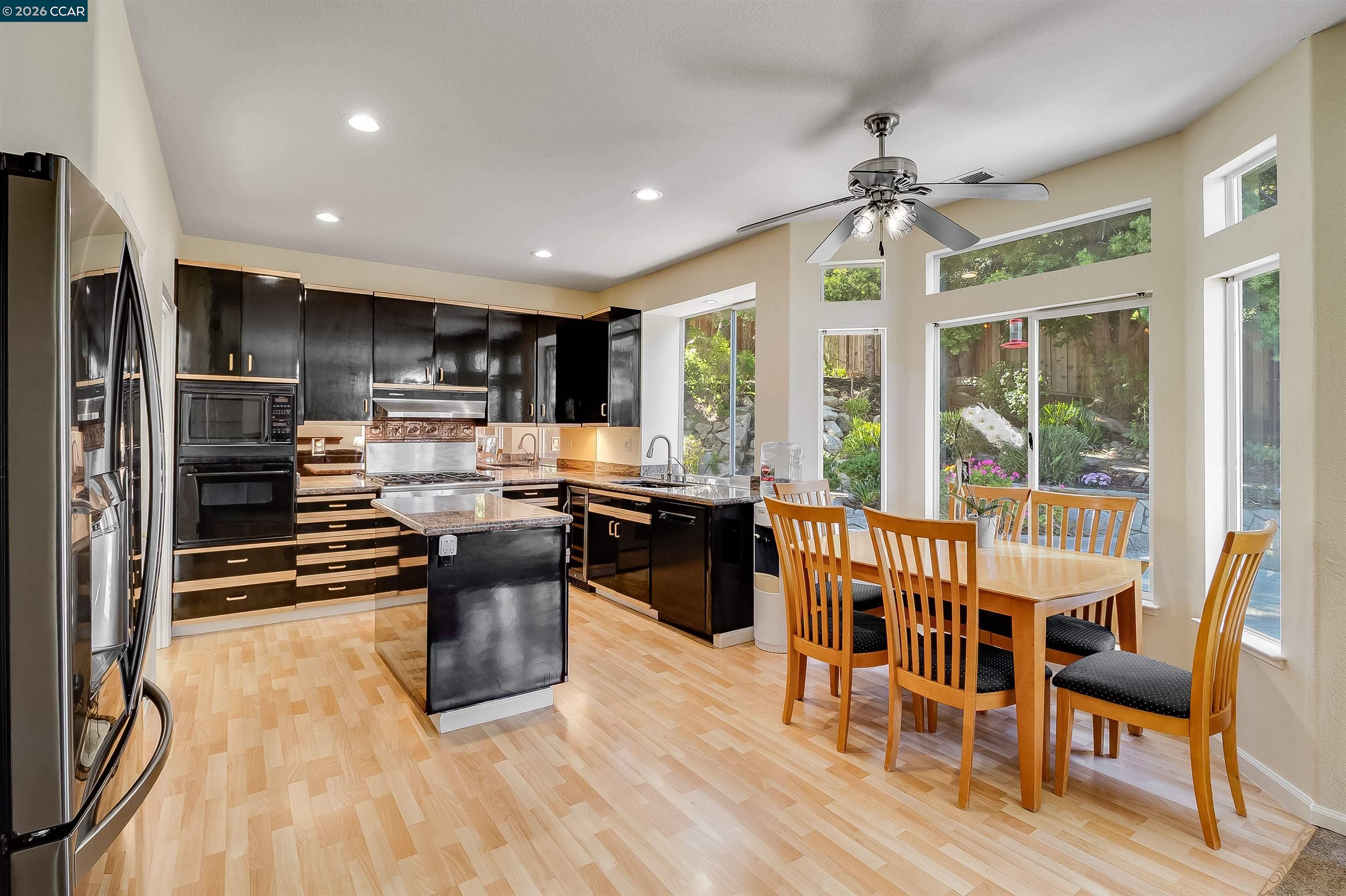220 Valley Glen Ln