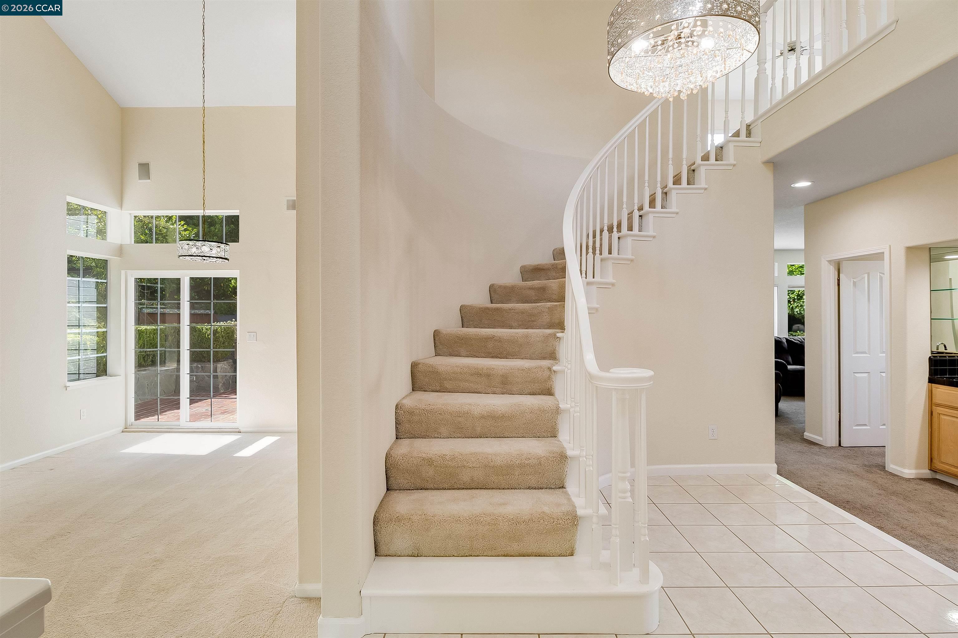 220 Valley Glen Ln