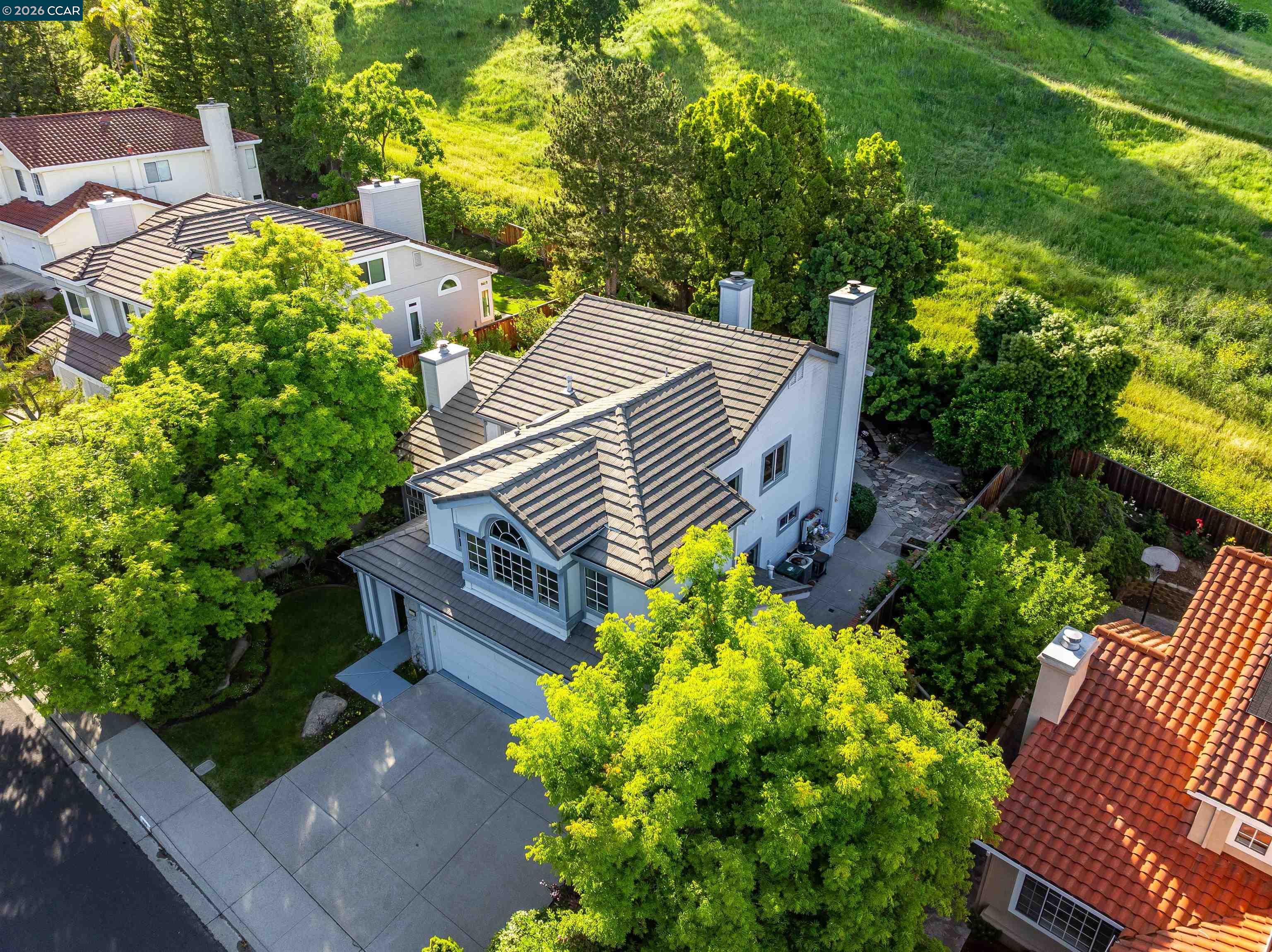 220 Valley Glen Ln
