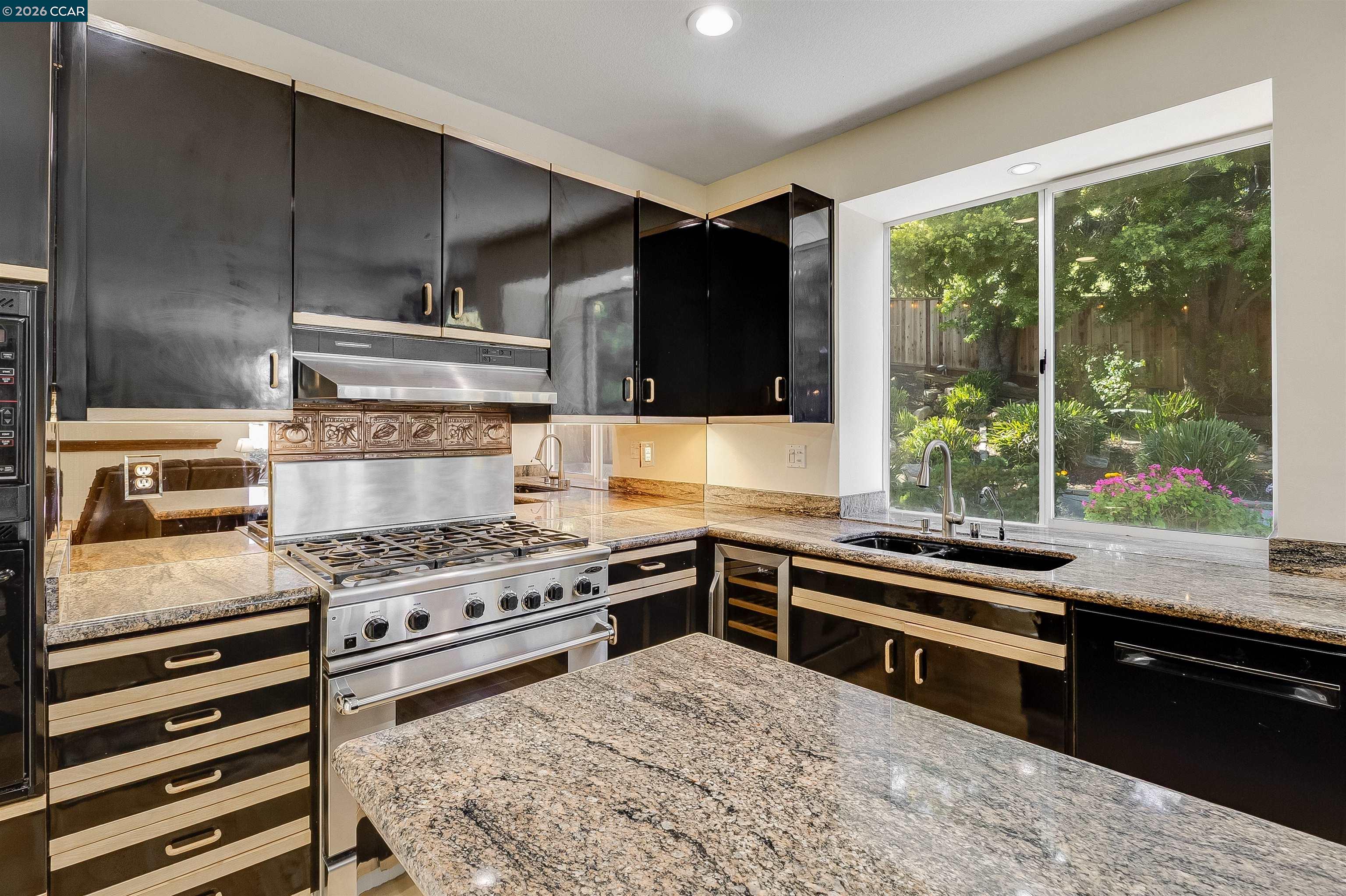 220 Valley Glen Ln