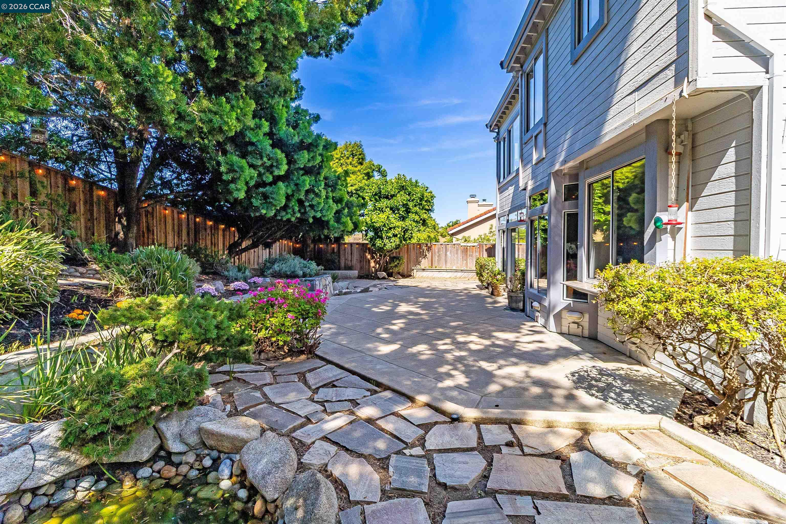 220 Valley Glen Ln