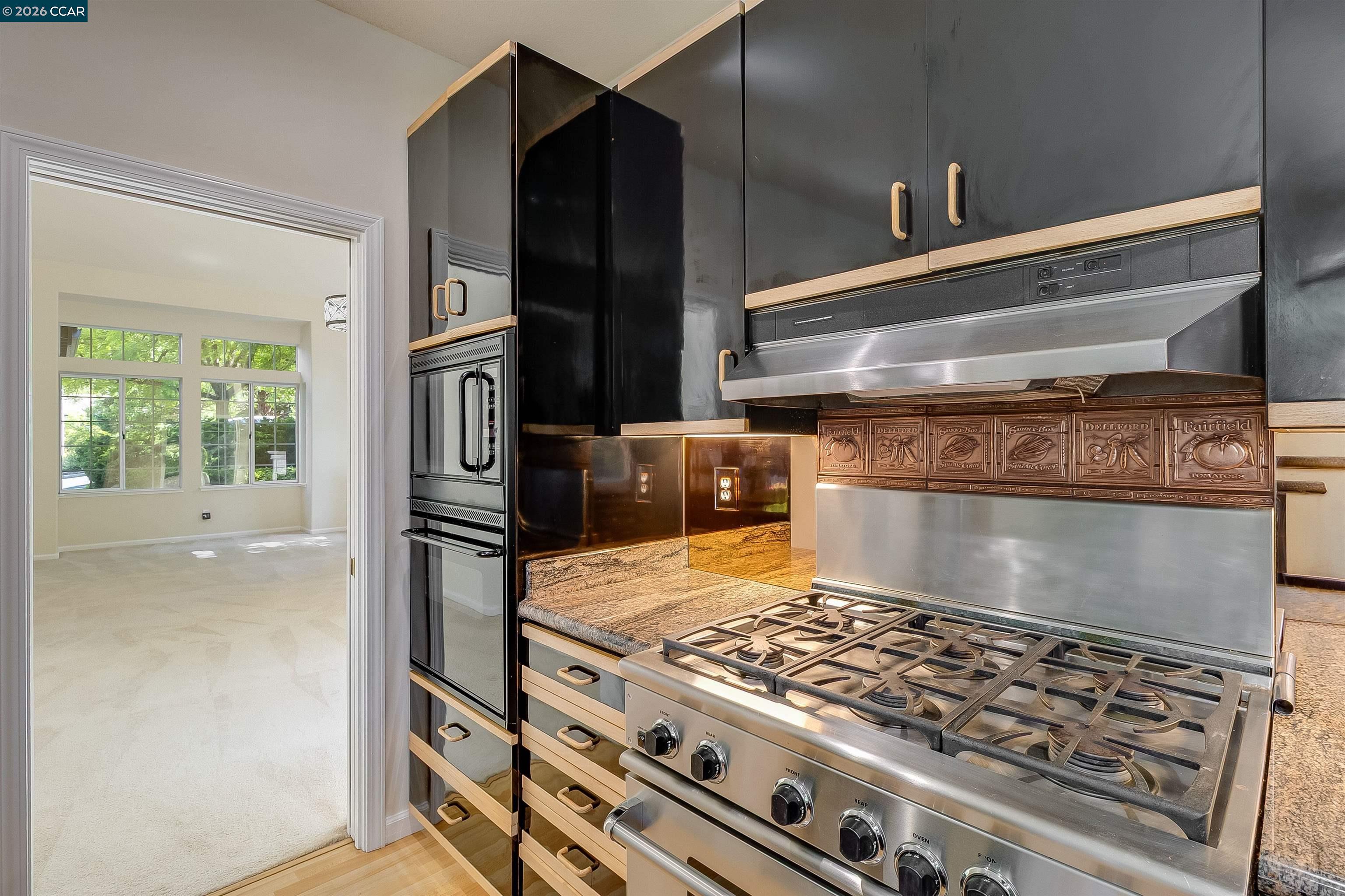 220 Valley Glen Ln