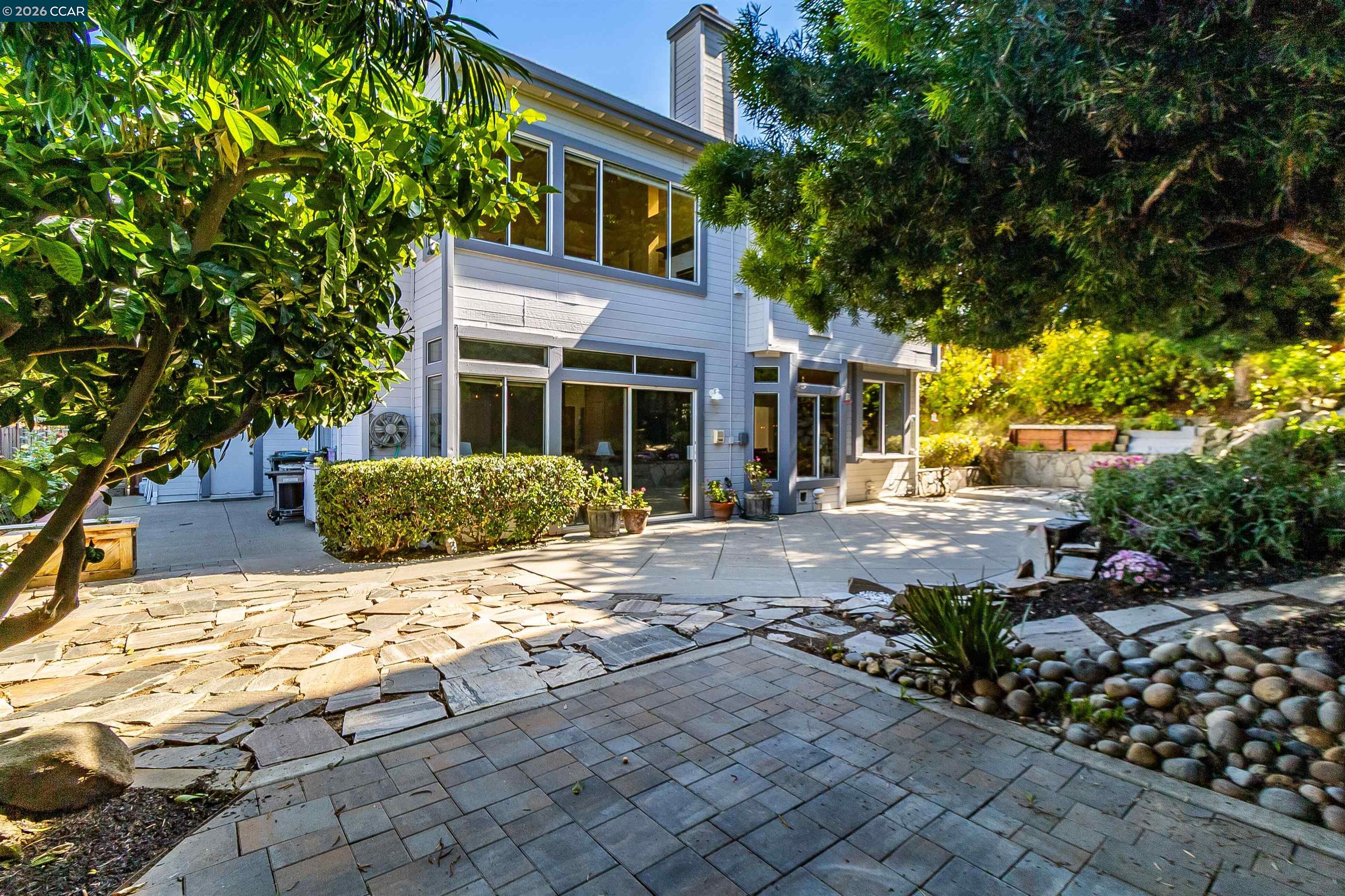 220 Valley Glen Ln