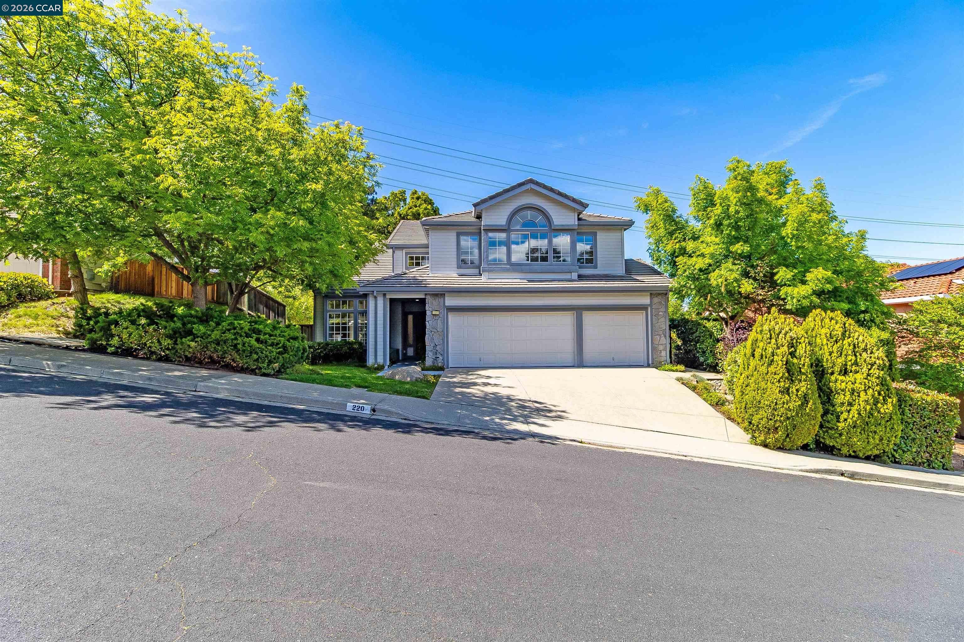 220 Valley Glen Ln