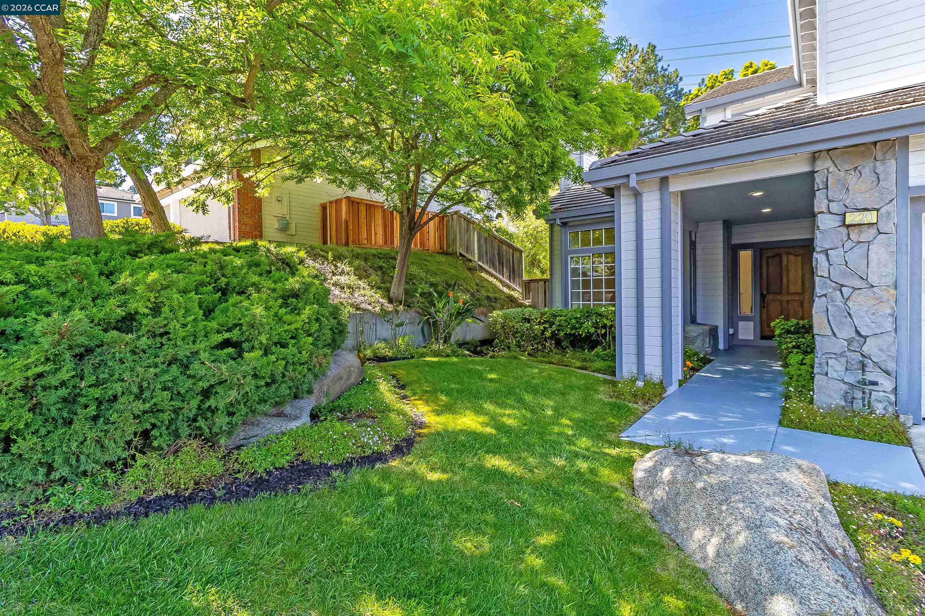 220 Valley Glen Ln