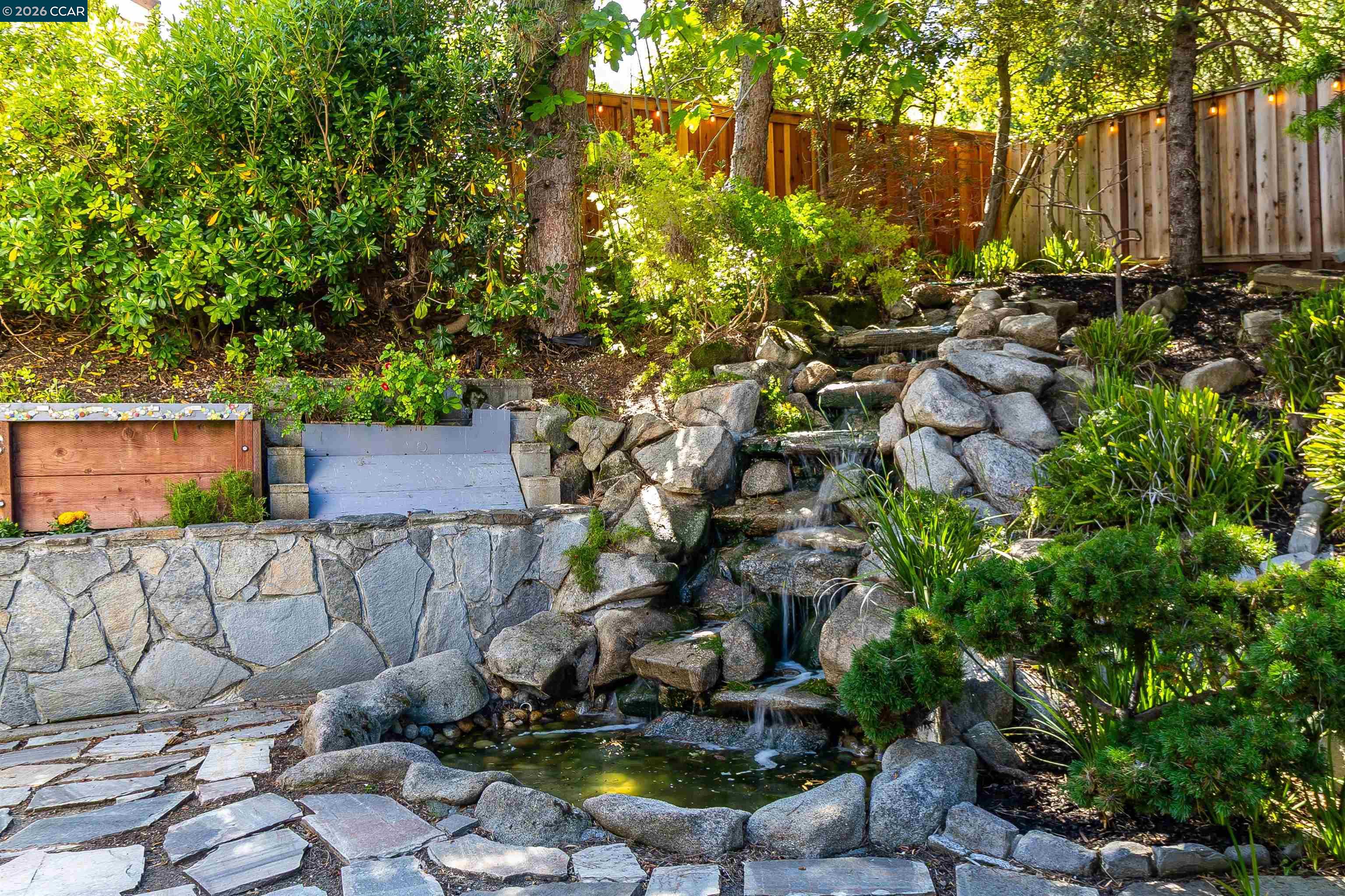 220 Valley Glen Ln
